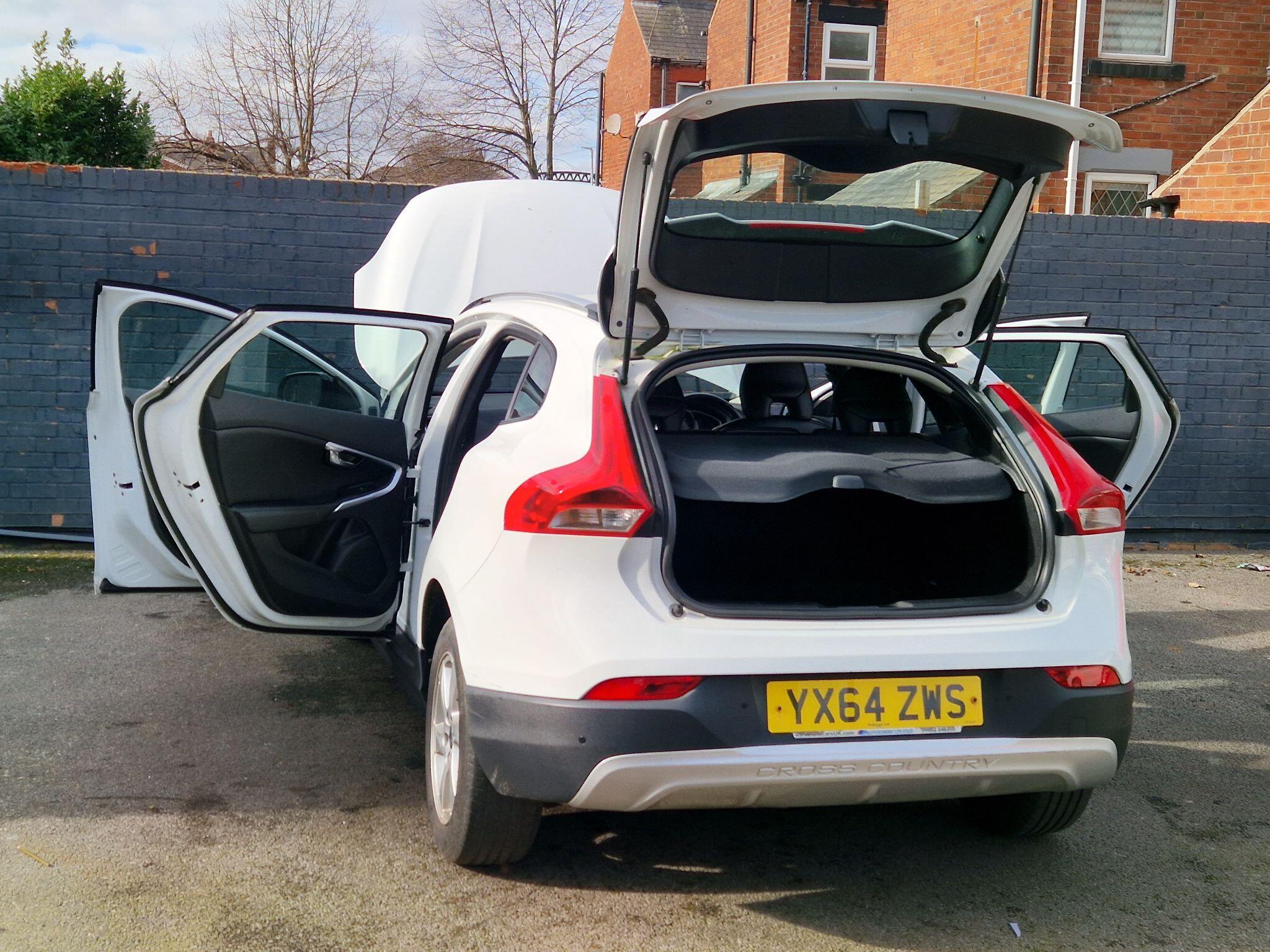 Volvo V40 CROSS COUNTRY - Image 20