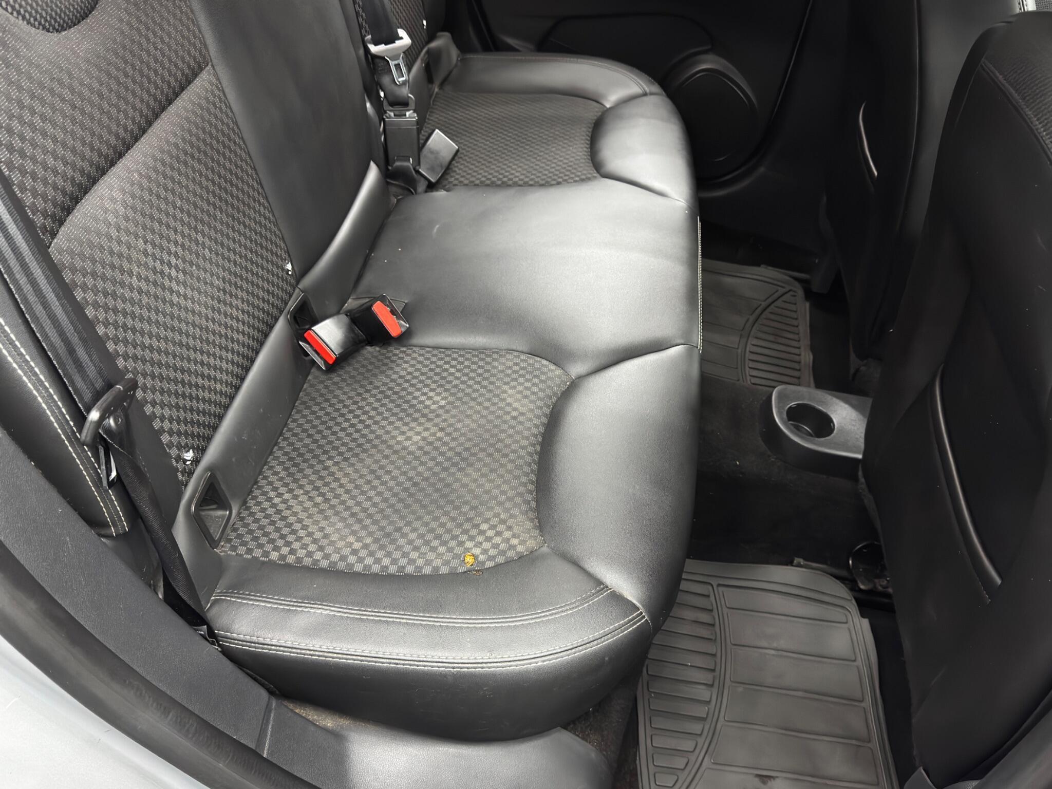 Renault Clio - Image 16