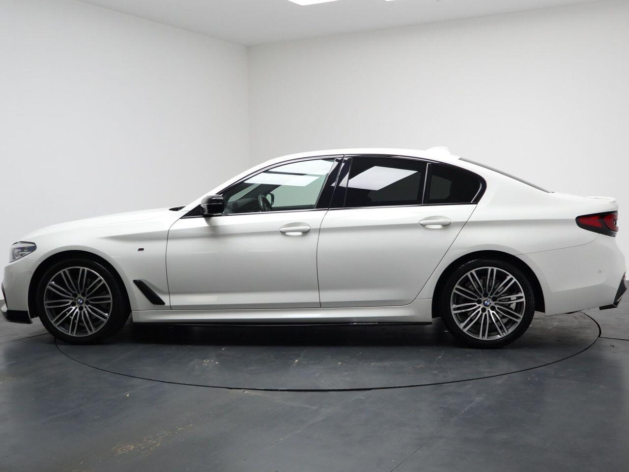 BMW 5 Series - Image 8