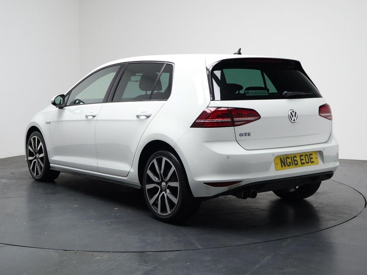 Volkswagen Golf - Image 9