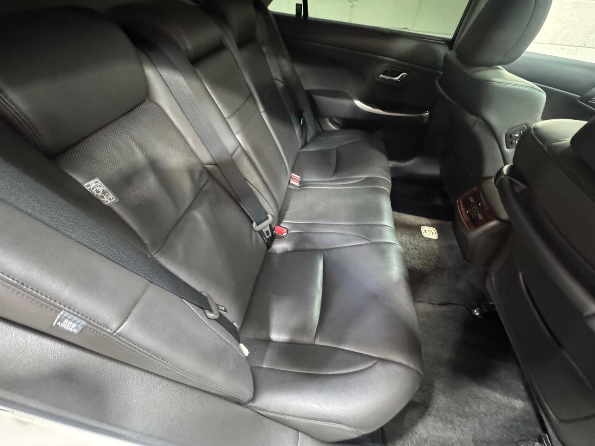 Toyota CROWN - Image 12