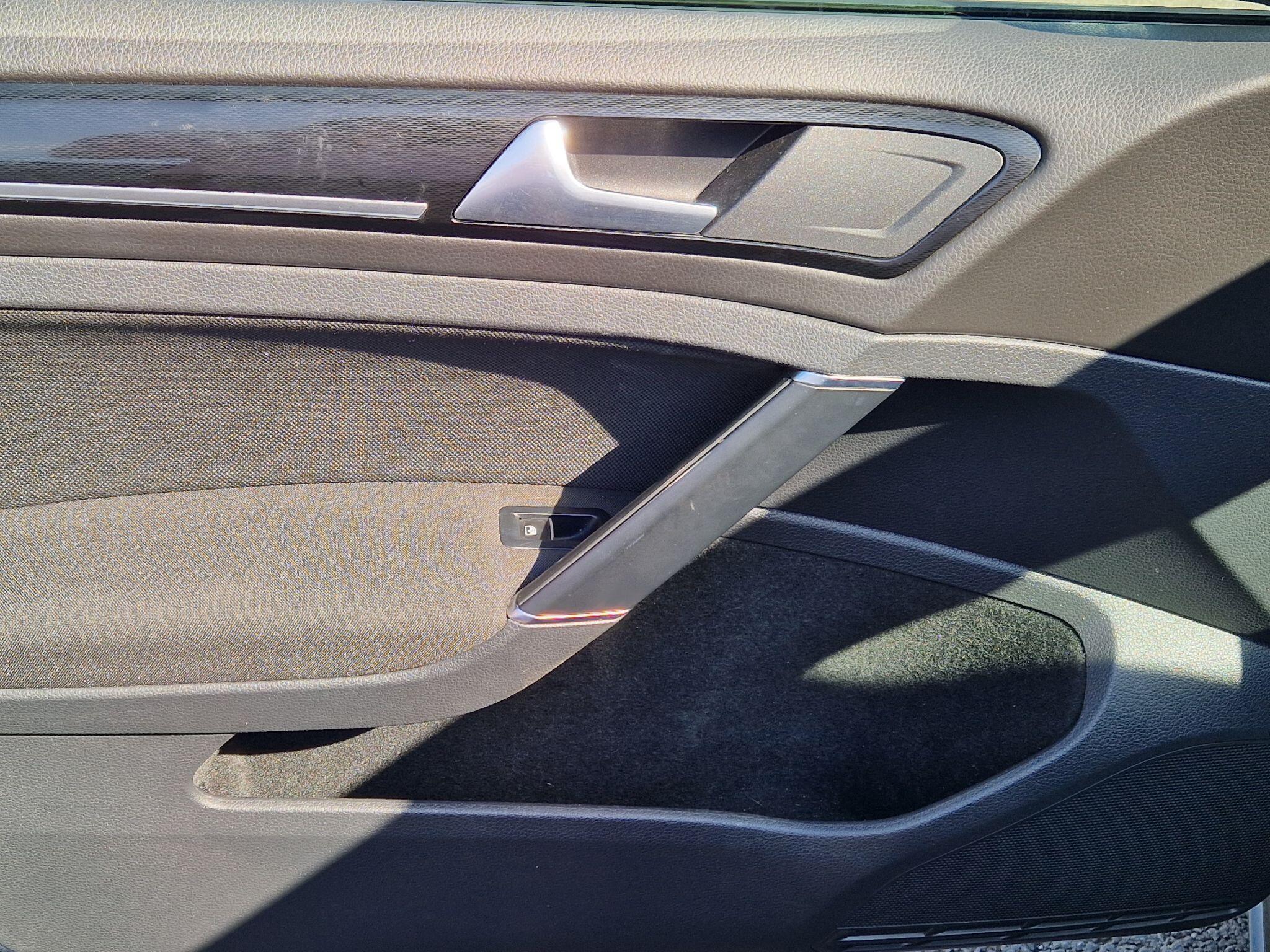 Volkswagen Golf - Image 38