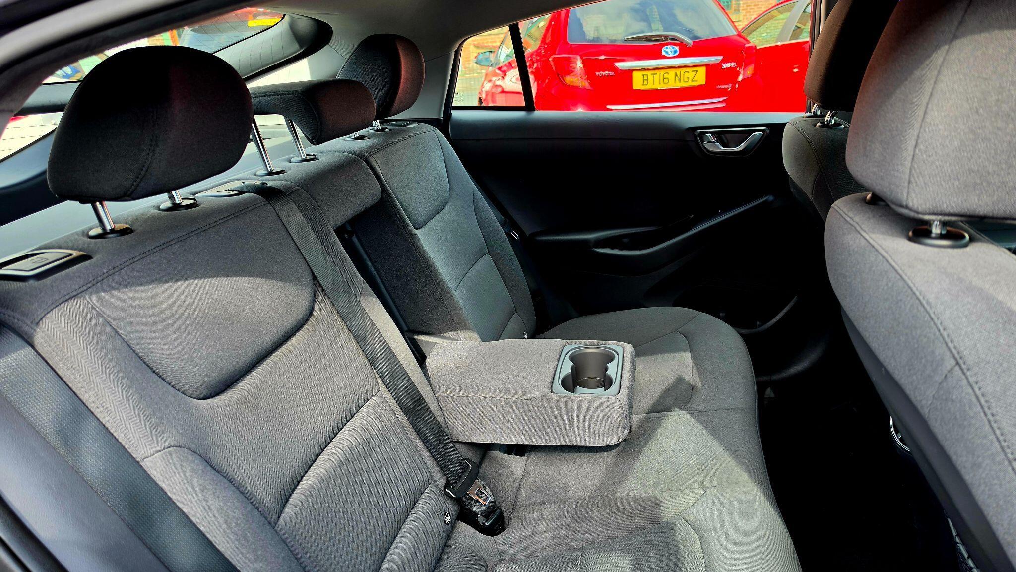 Hyundai Ioniq - Image 19