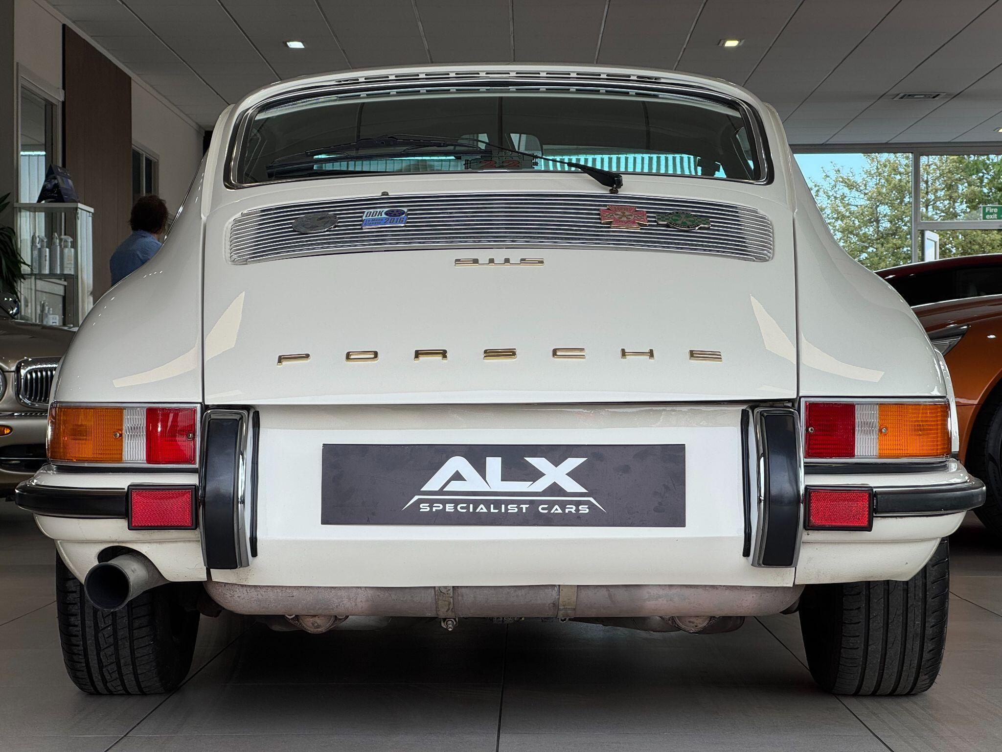 Porsche 911 - Image 18