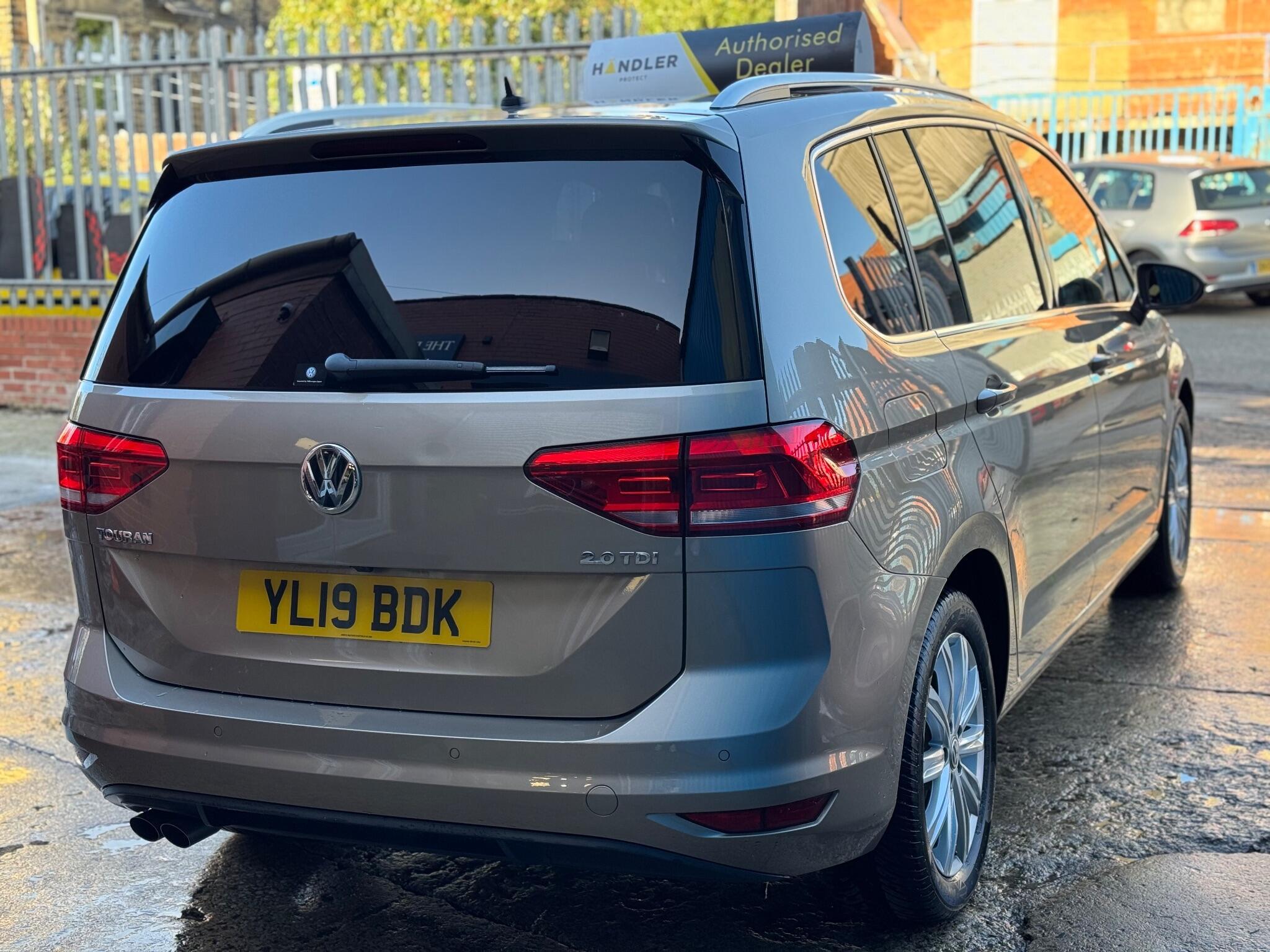 Volkswagen Touran - Image 11