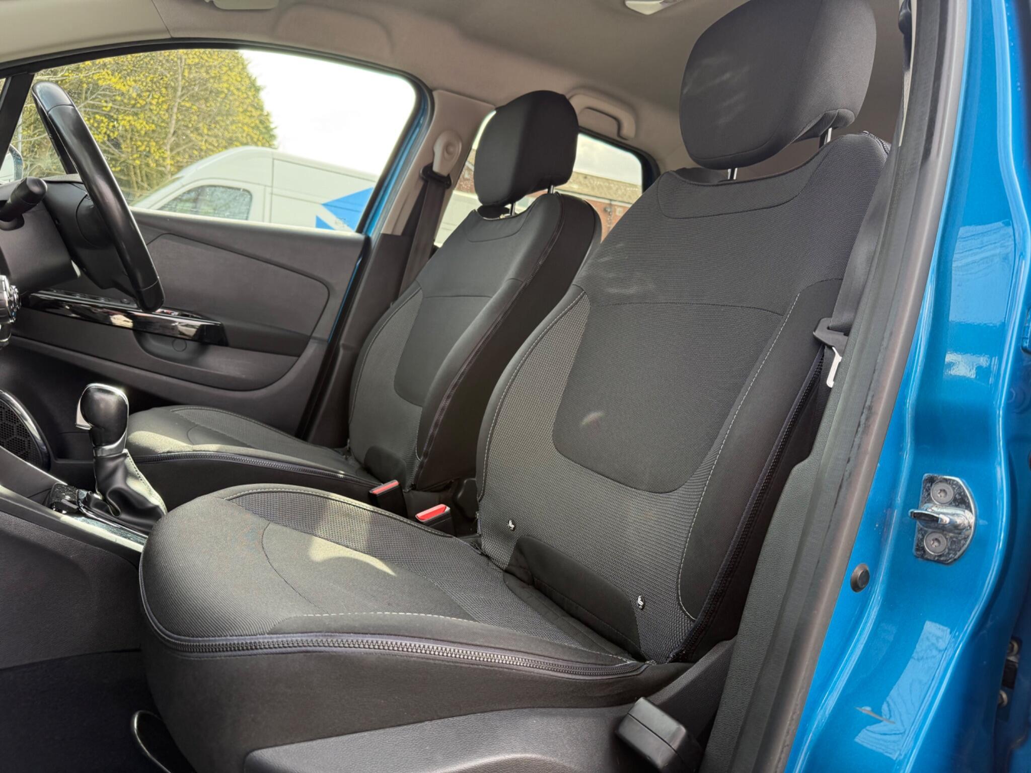 Renault Captur - Image 39