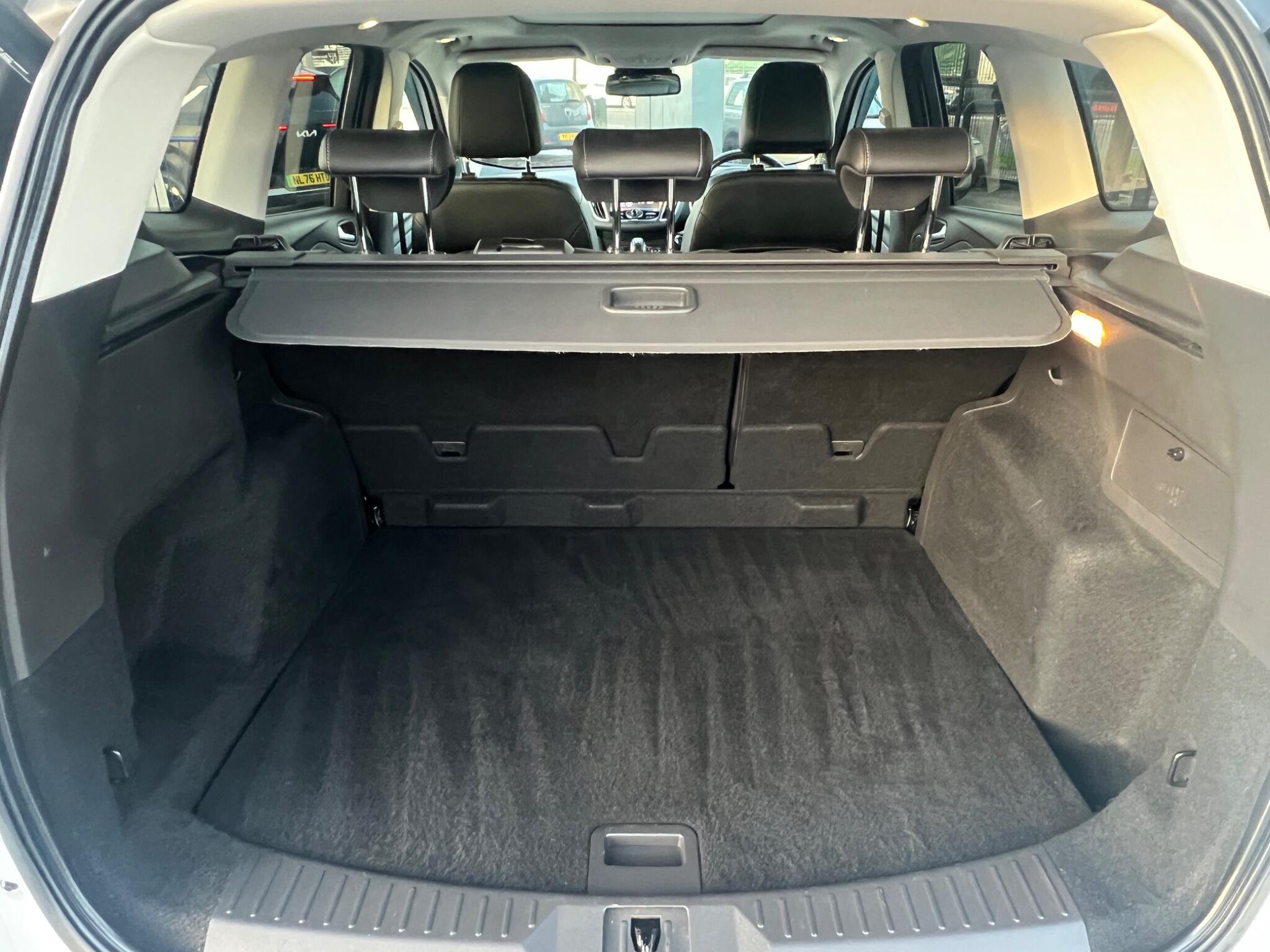Ford Kuga - Image 17