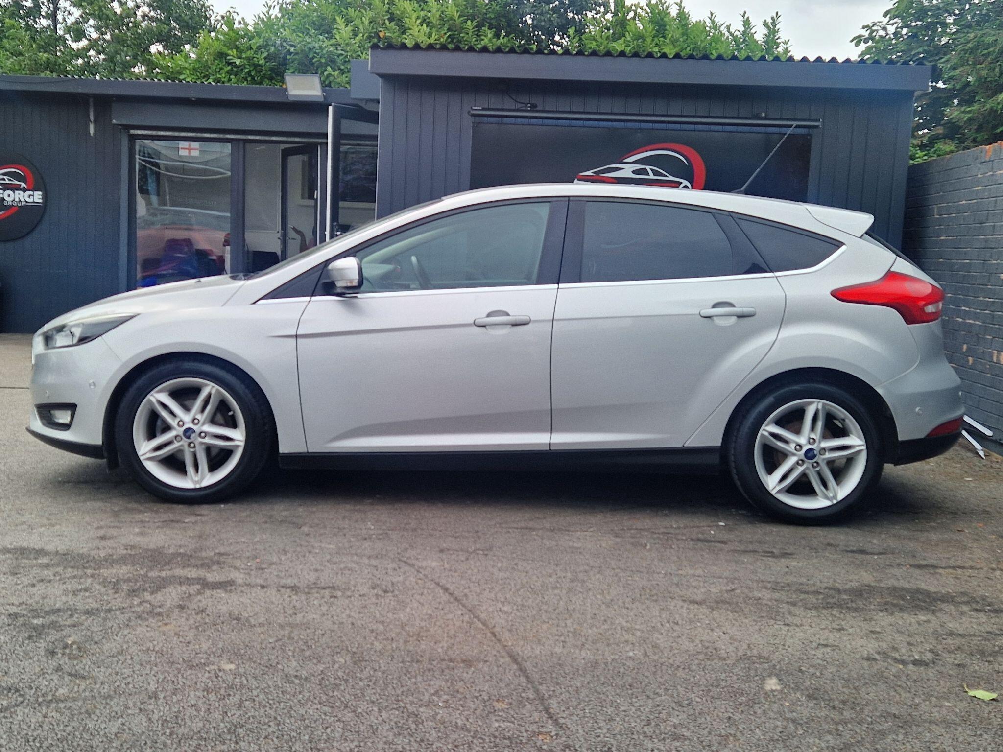 Ford Focus - Image 6