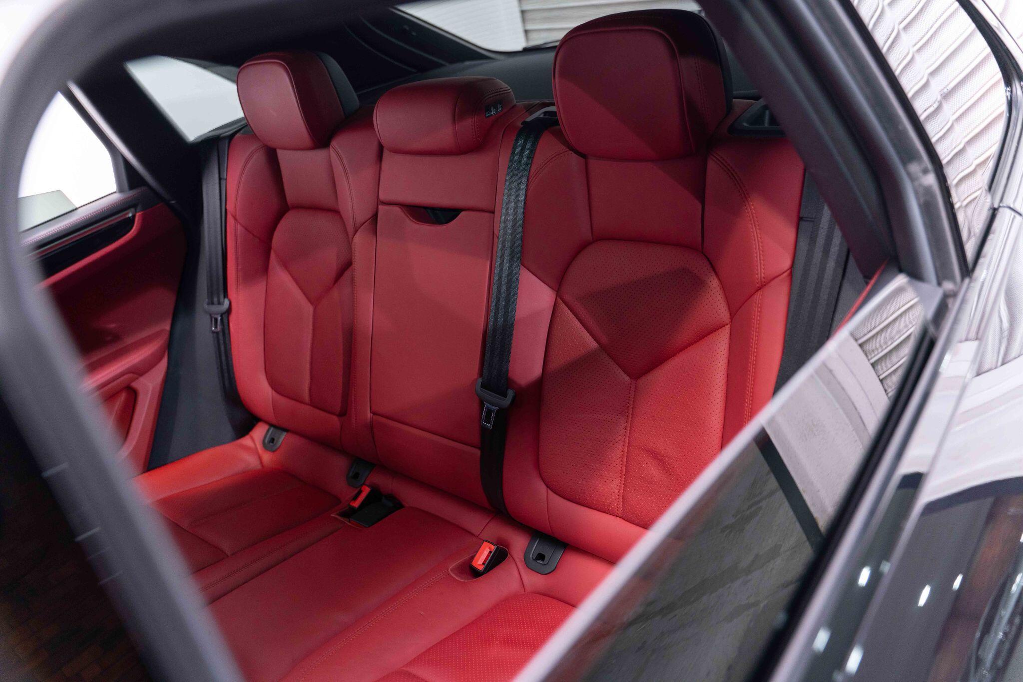 Porsche Macan - Image 17