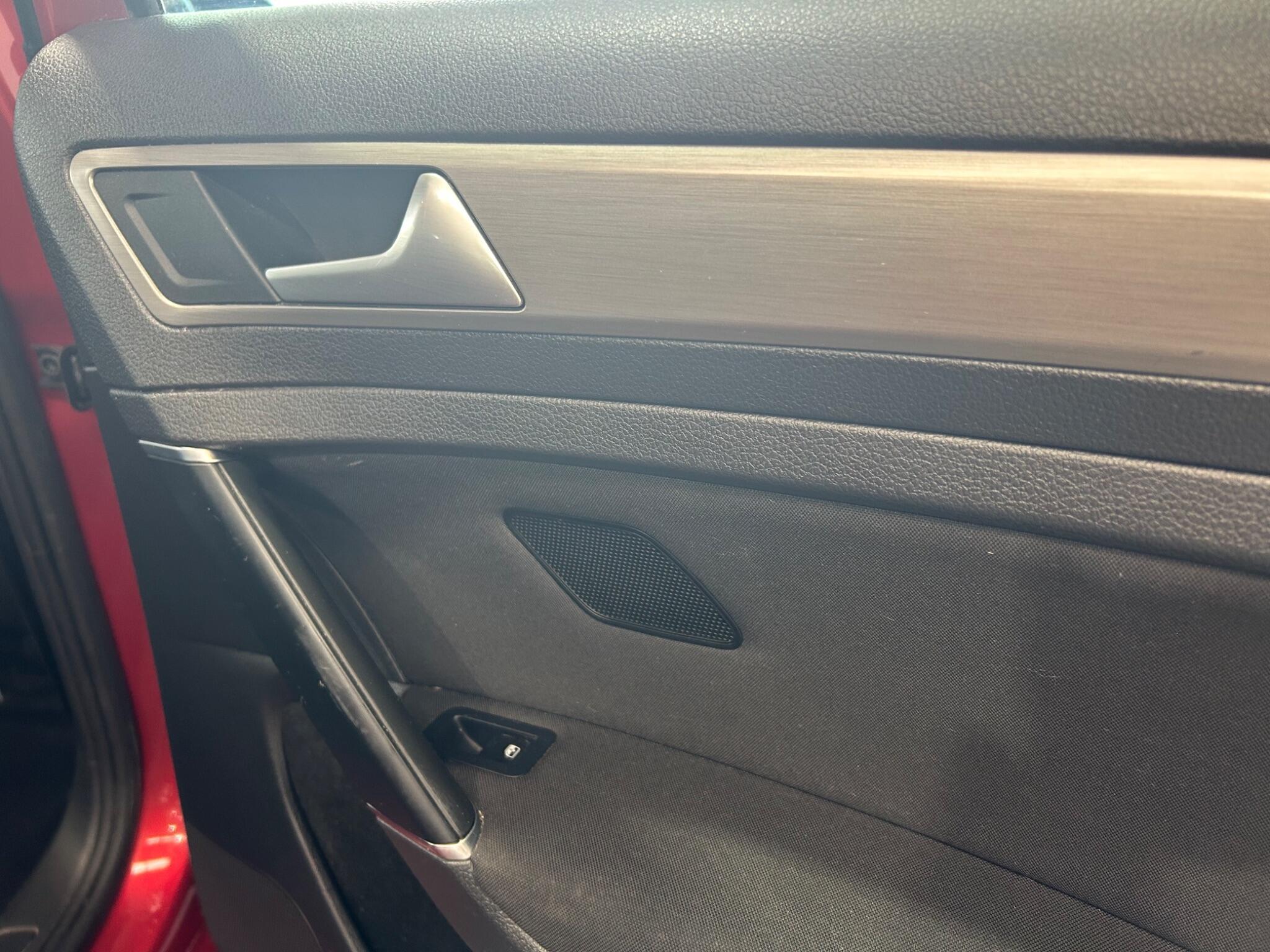 Volkswagen Golf - Image 17