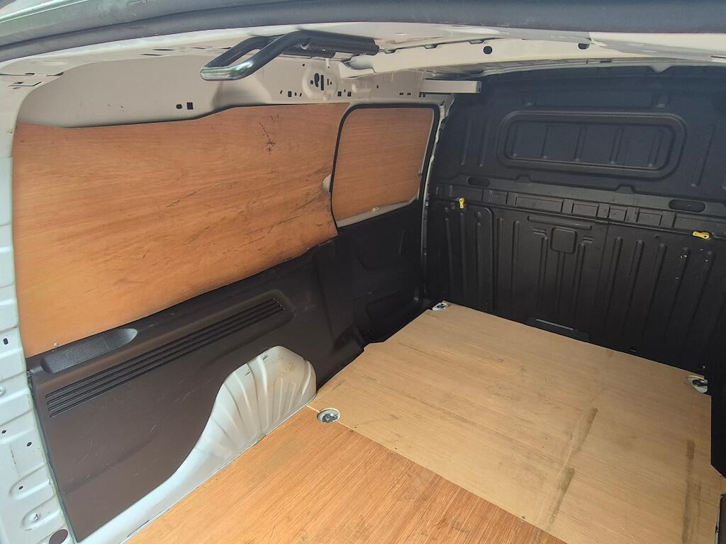 Vauxhall Combo - Image 11