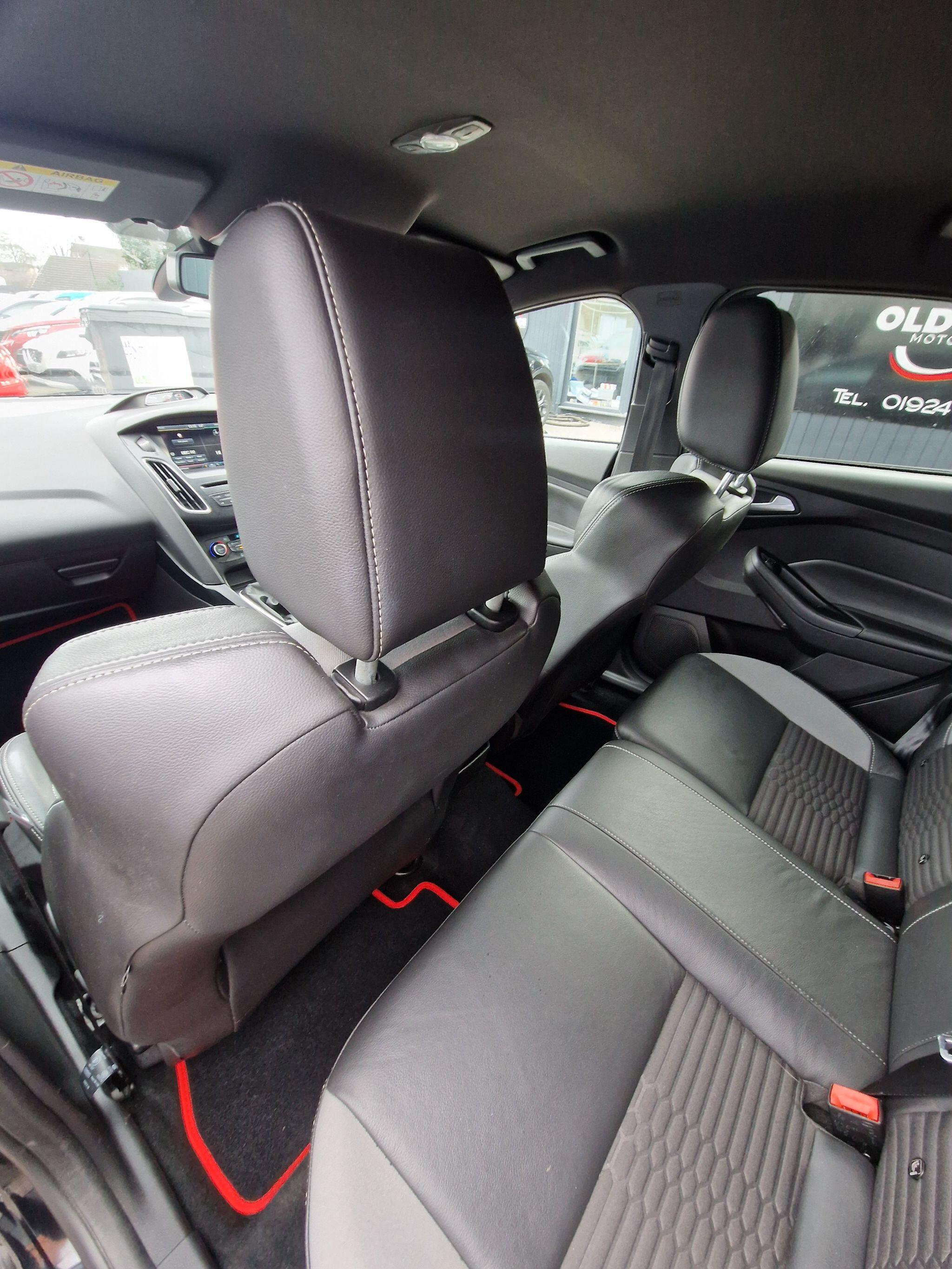 Ford Focus - Image 40