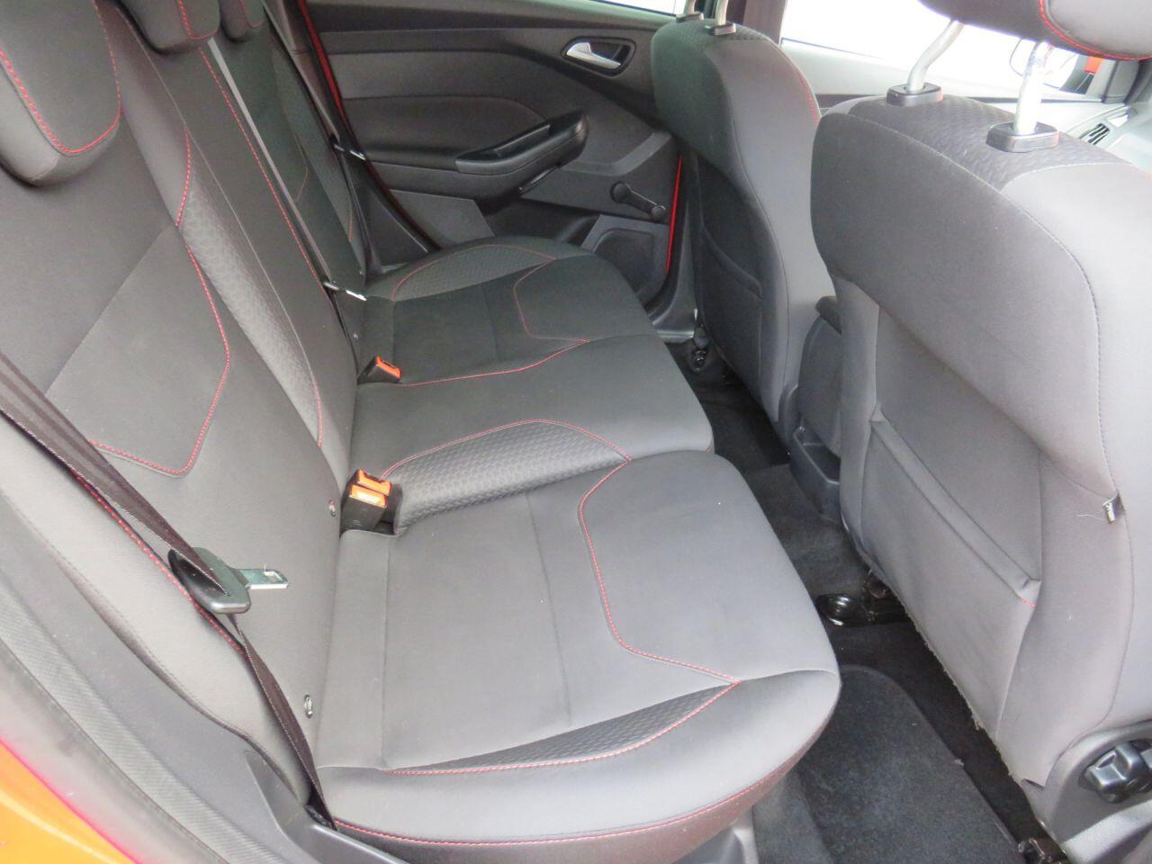 Ford Focus - Image 9