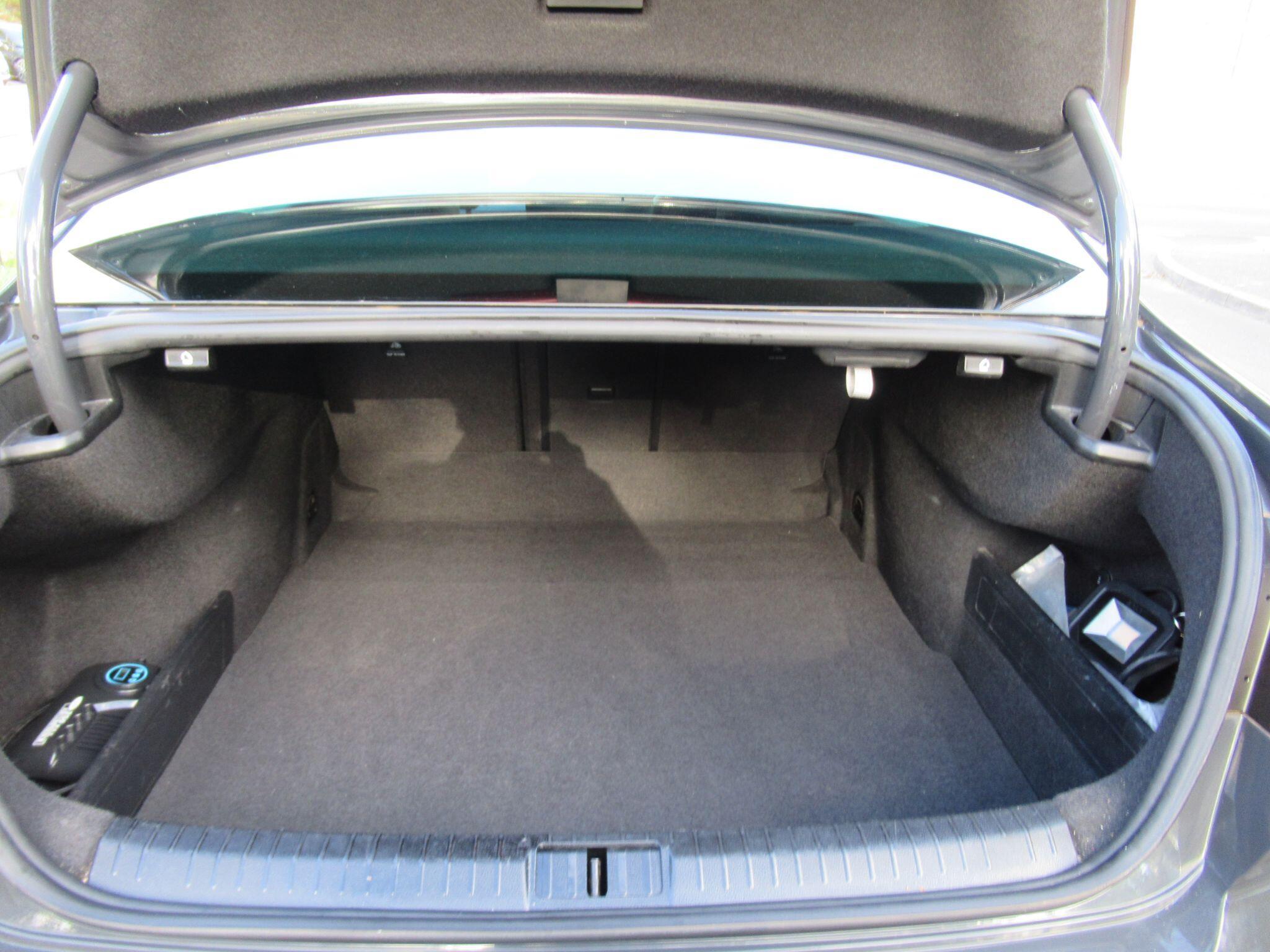 Volkswagen Passat - Image 14
