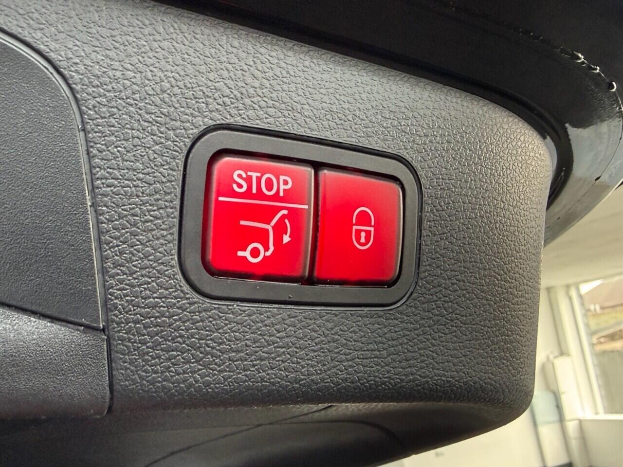 Mercedes Eqc - Image 38