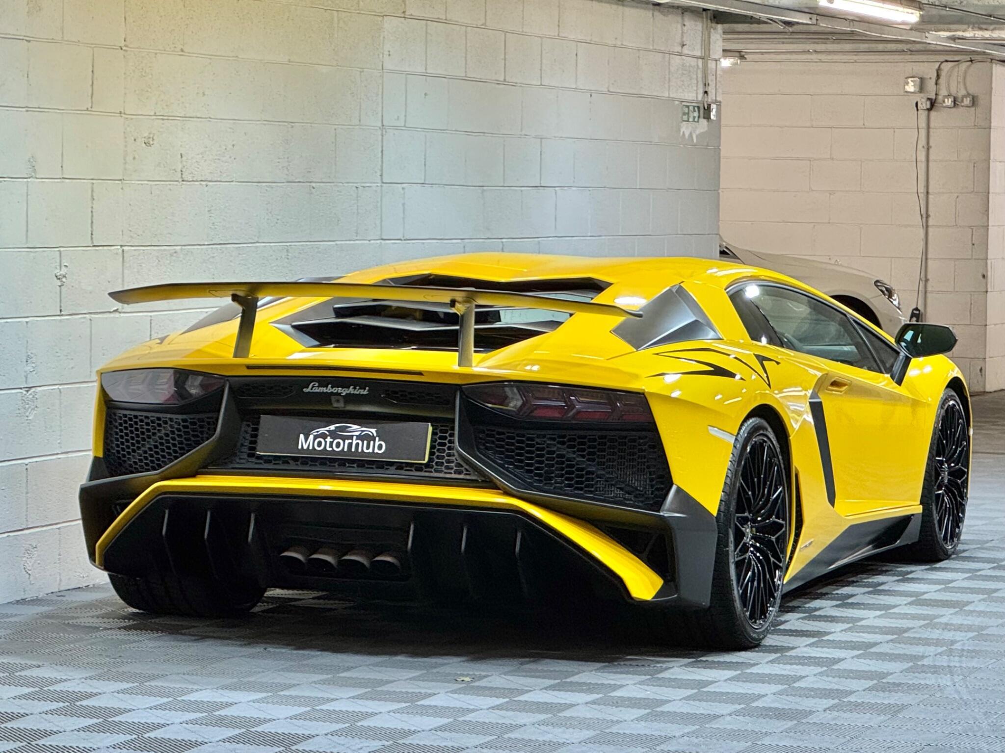 Lamborghini Aventador - Image 5