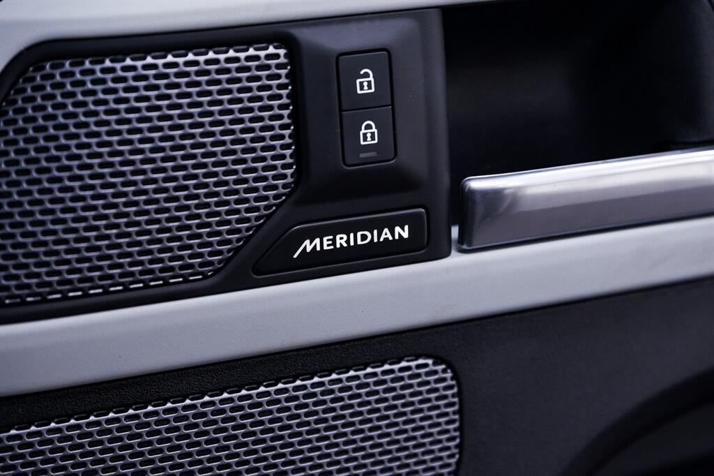 Land Rover Defender 110 - Image 31