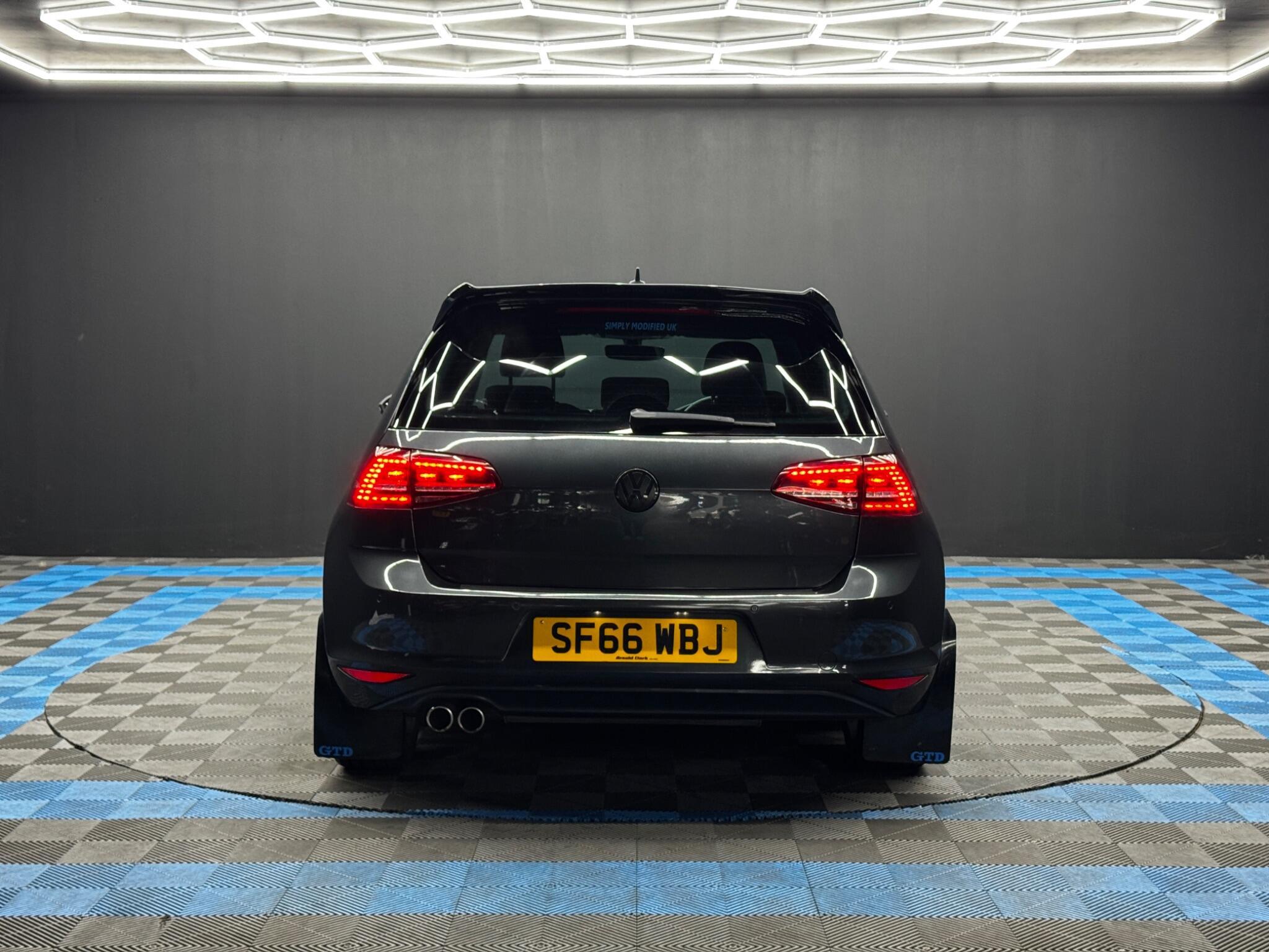Volkswagen Golf - Image 6