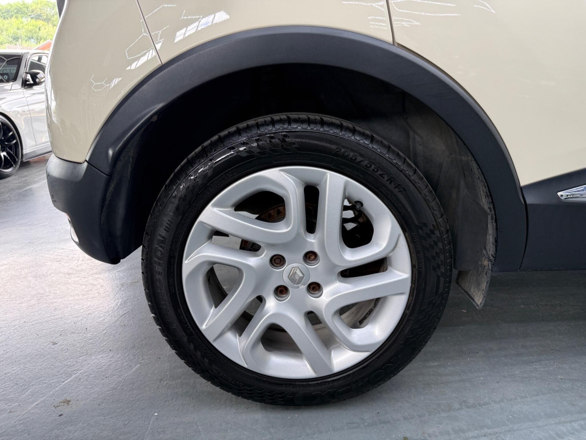 Renault Captur - Image 18