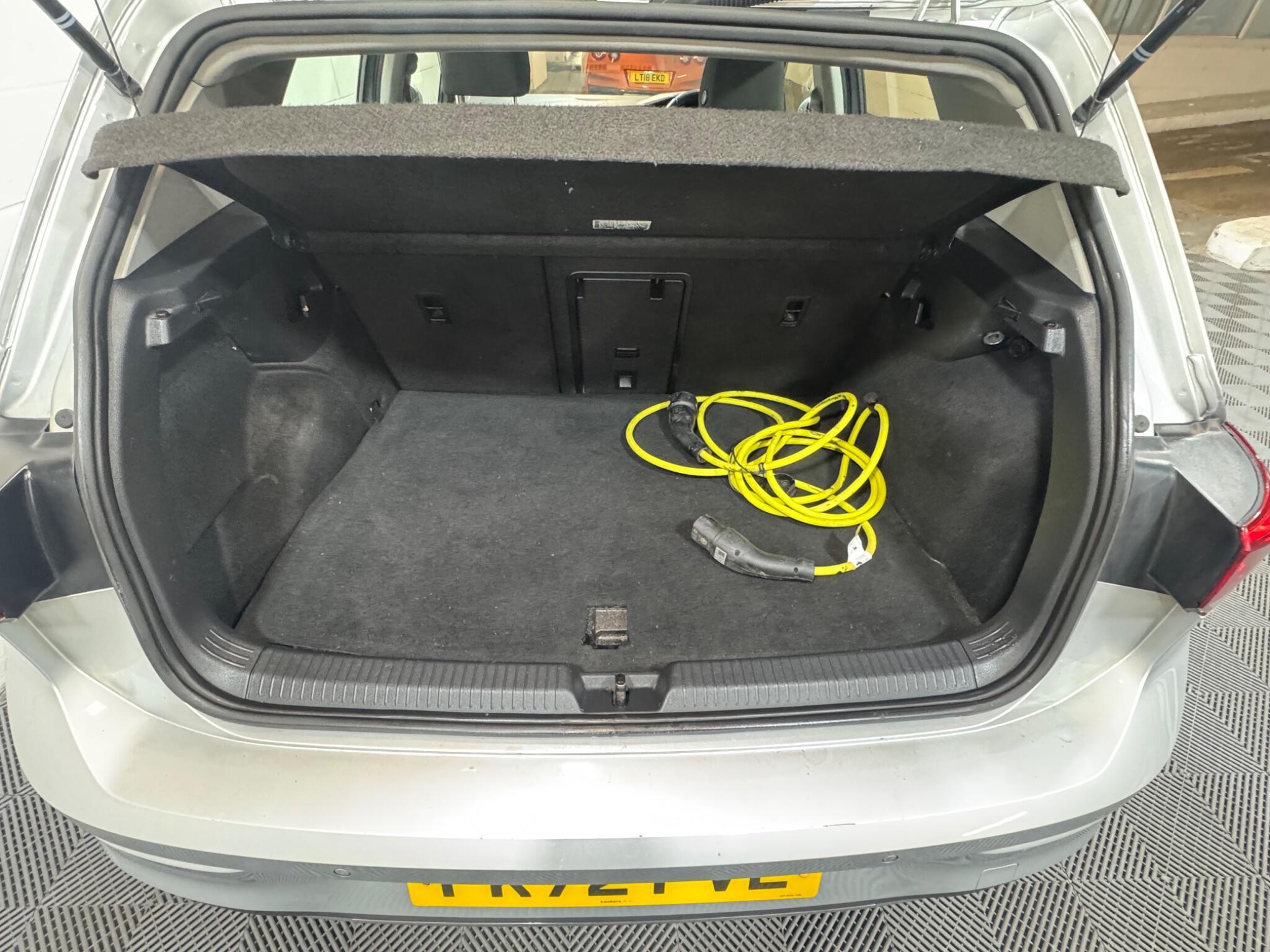 Volkswagen Golf - Image 12
