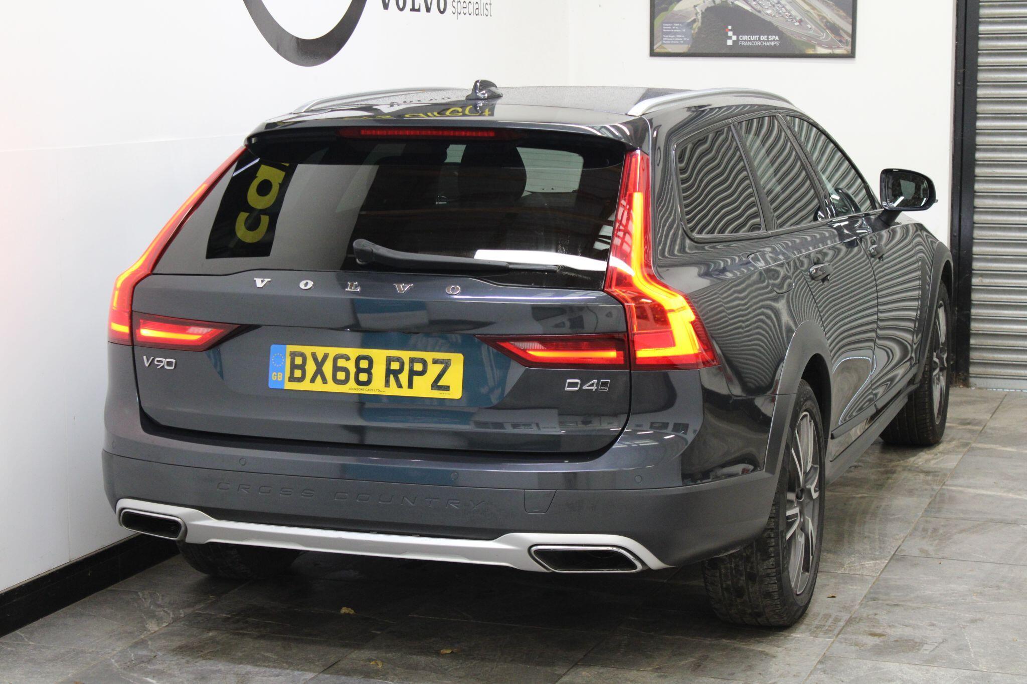 Volvo V90 CROSS COUNTRY - Image 17
