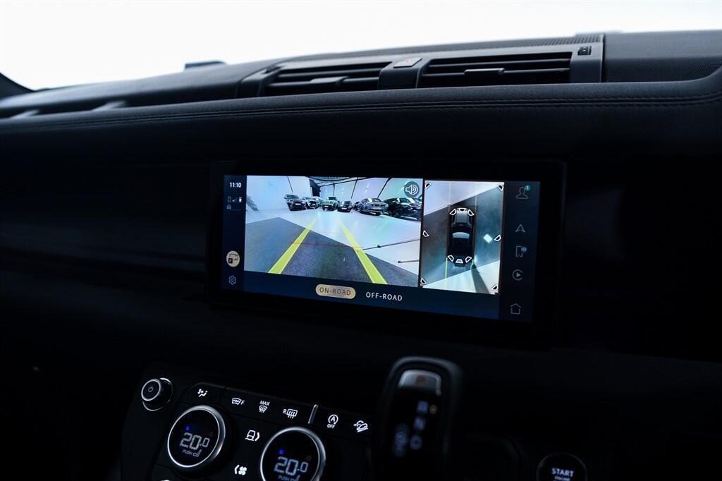 Land Rover Defender 90 - Image 32