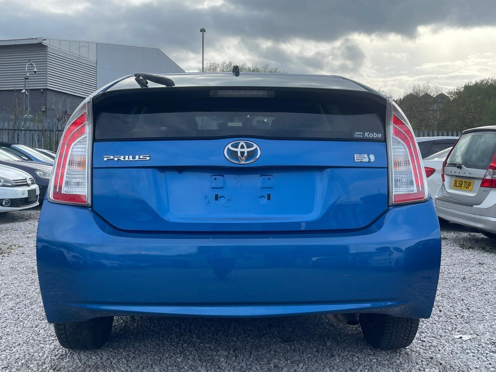 Toyota Prius - Image 7