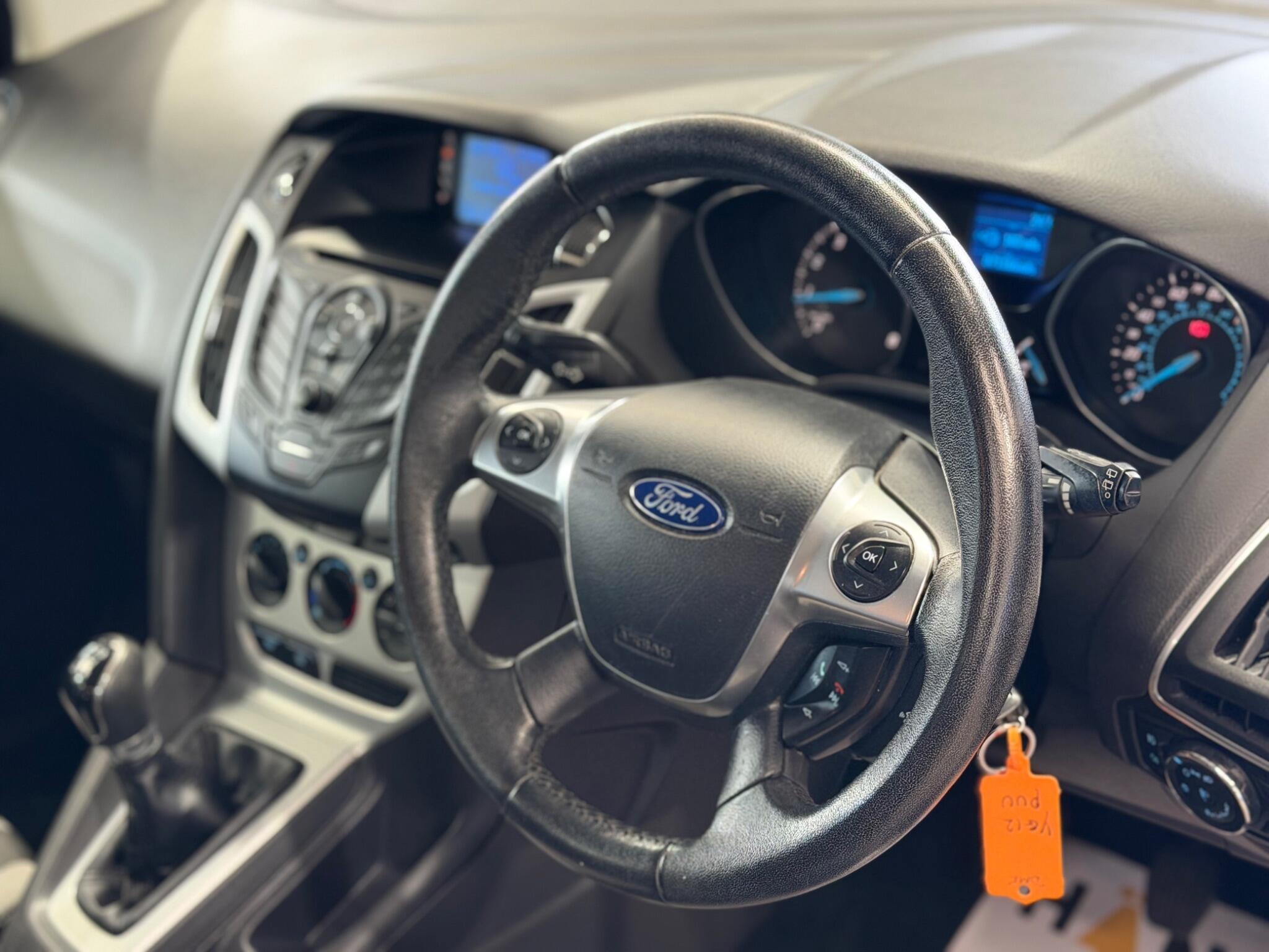 Ford Focus - Image 23