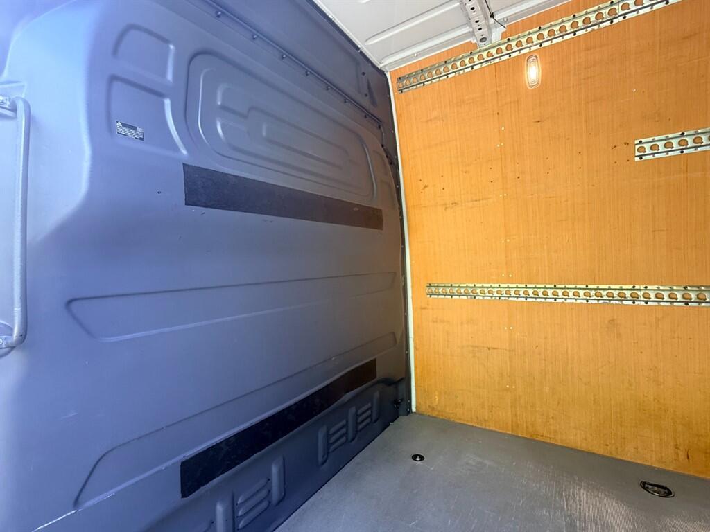 Mercedes Sprinter - Image 20
