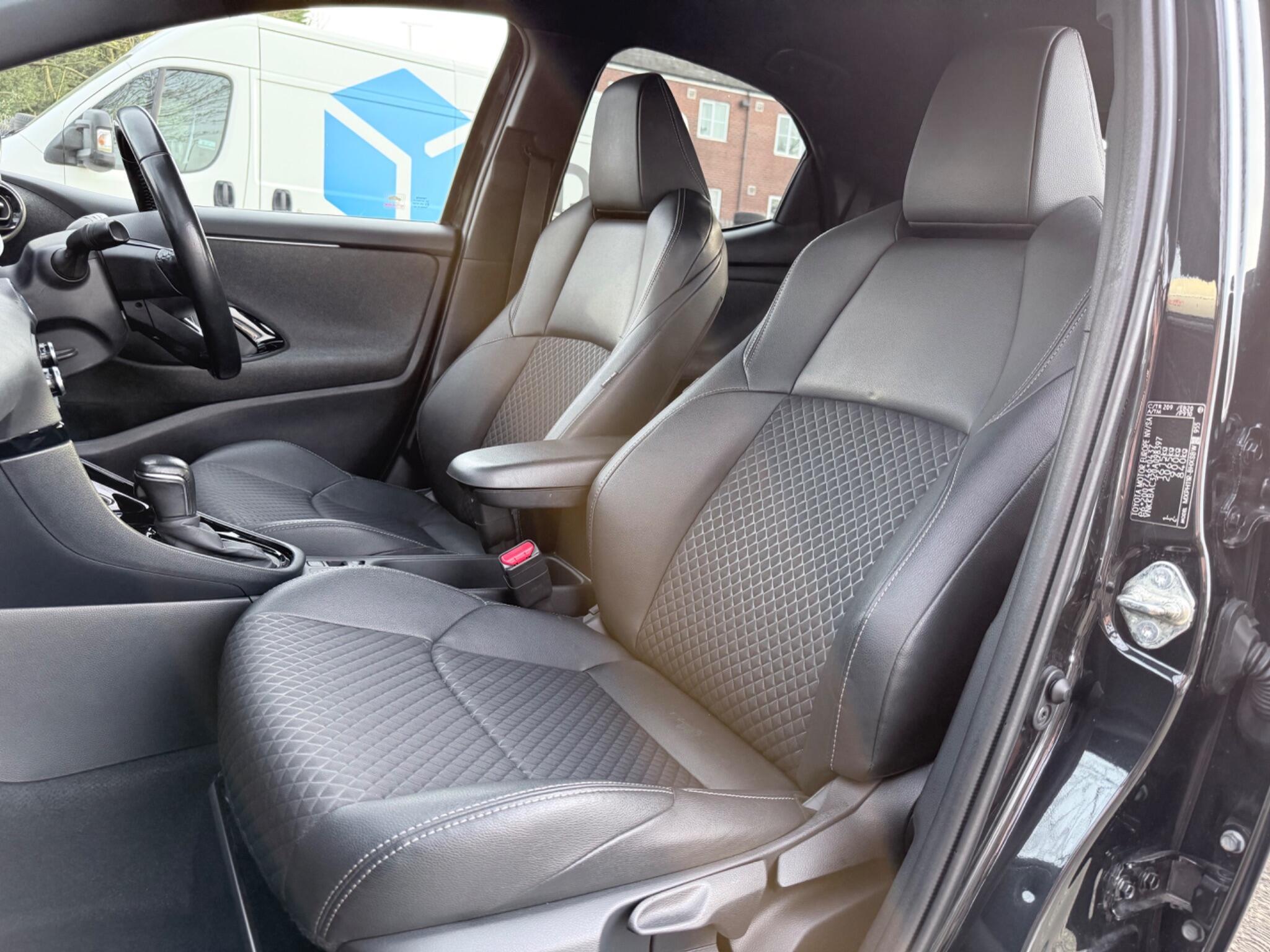 Toyota Yaris - Image 10