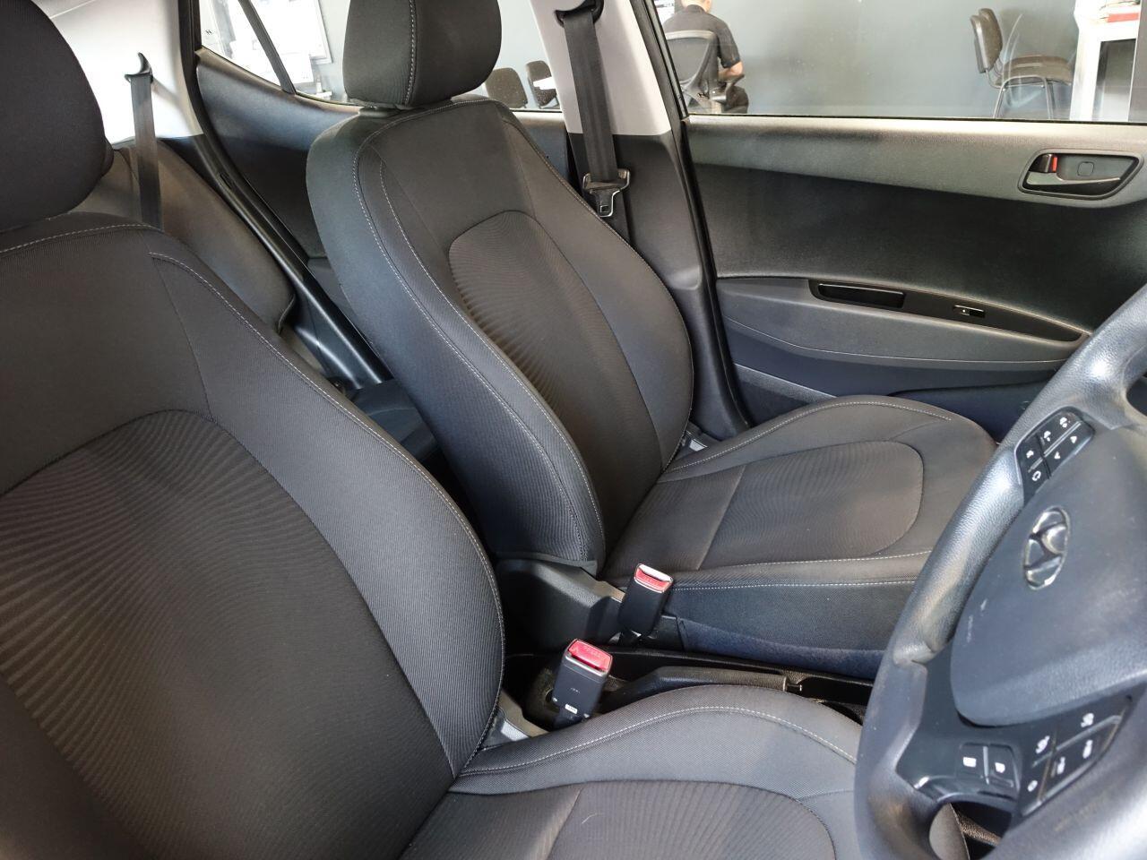 Hyundai i10 - Image 13