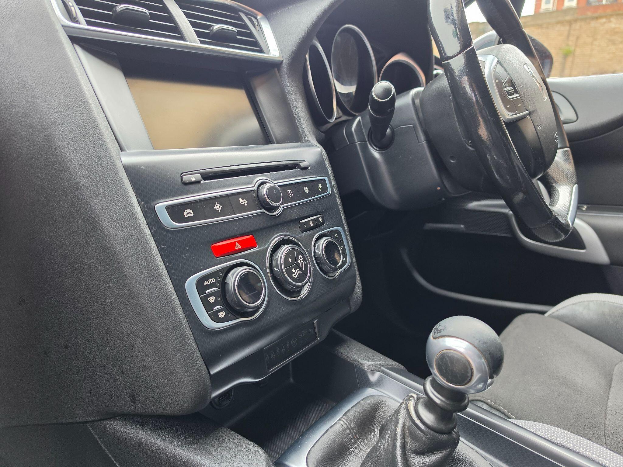 DS AUTOMOBILES DS 4 CROSSBACK - Image 18