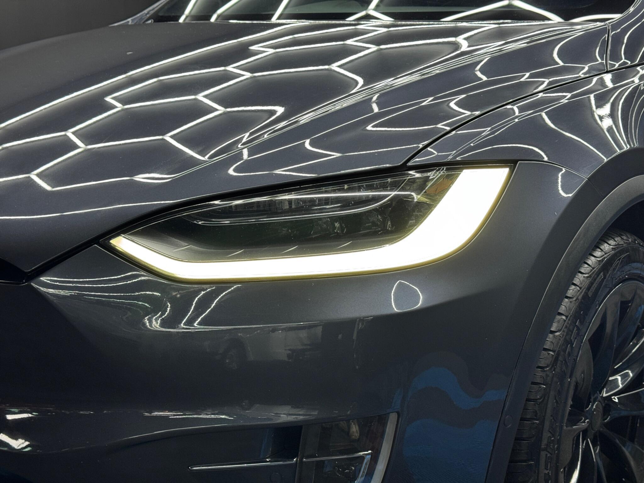 Tesla Model X - Image 52