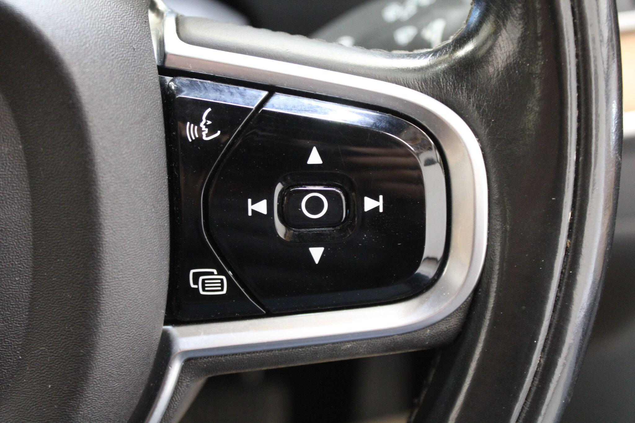 Volvo XC90 - Image 27