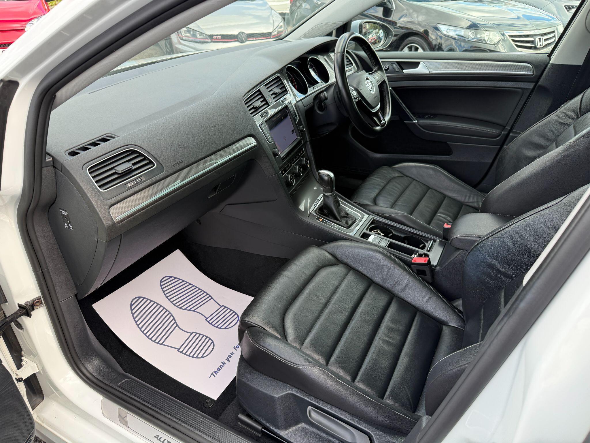 Volkswagen Golf - Image 36