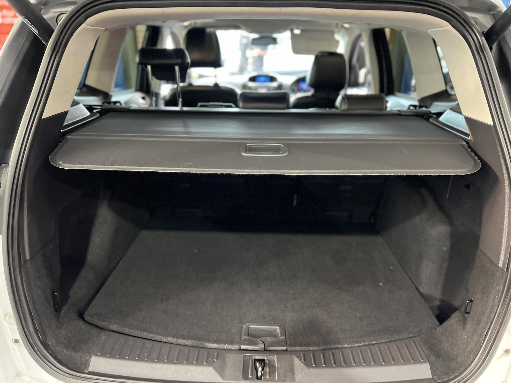 Ford Kuga - Image 18