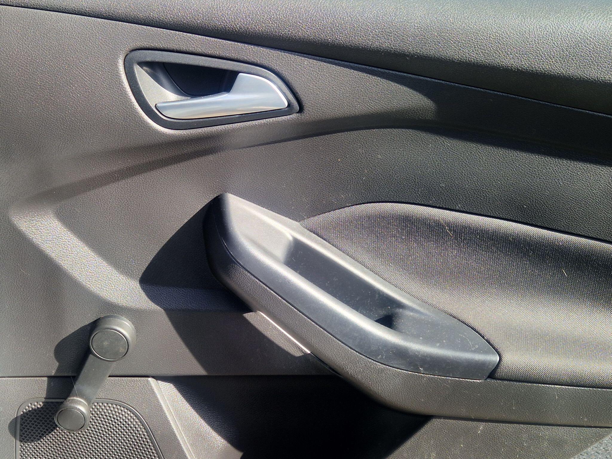 Ford Focus - Image 29