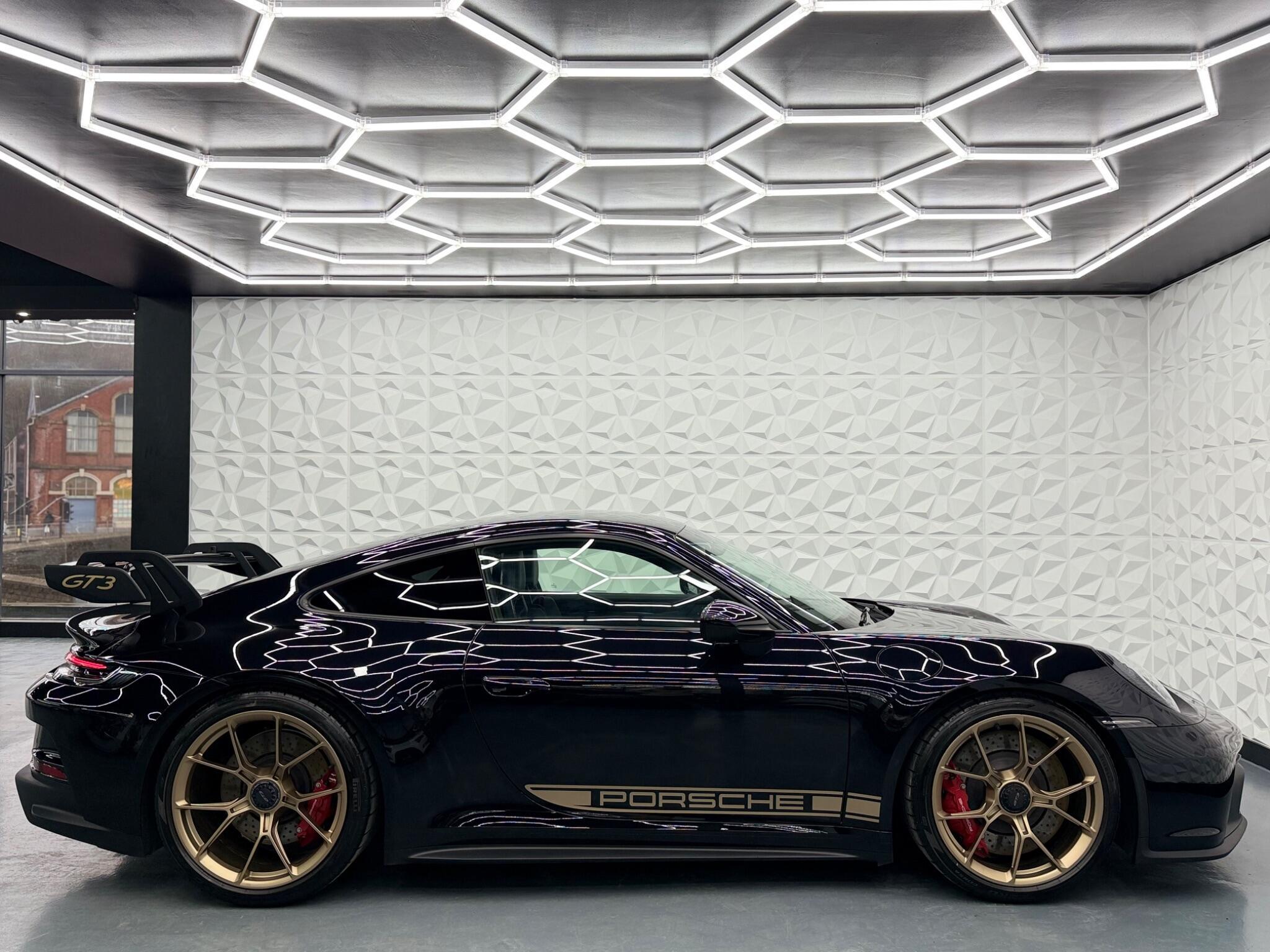 Porsche 911 - Image 16