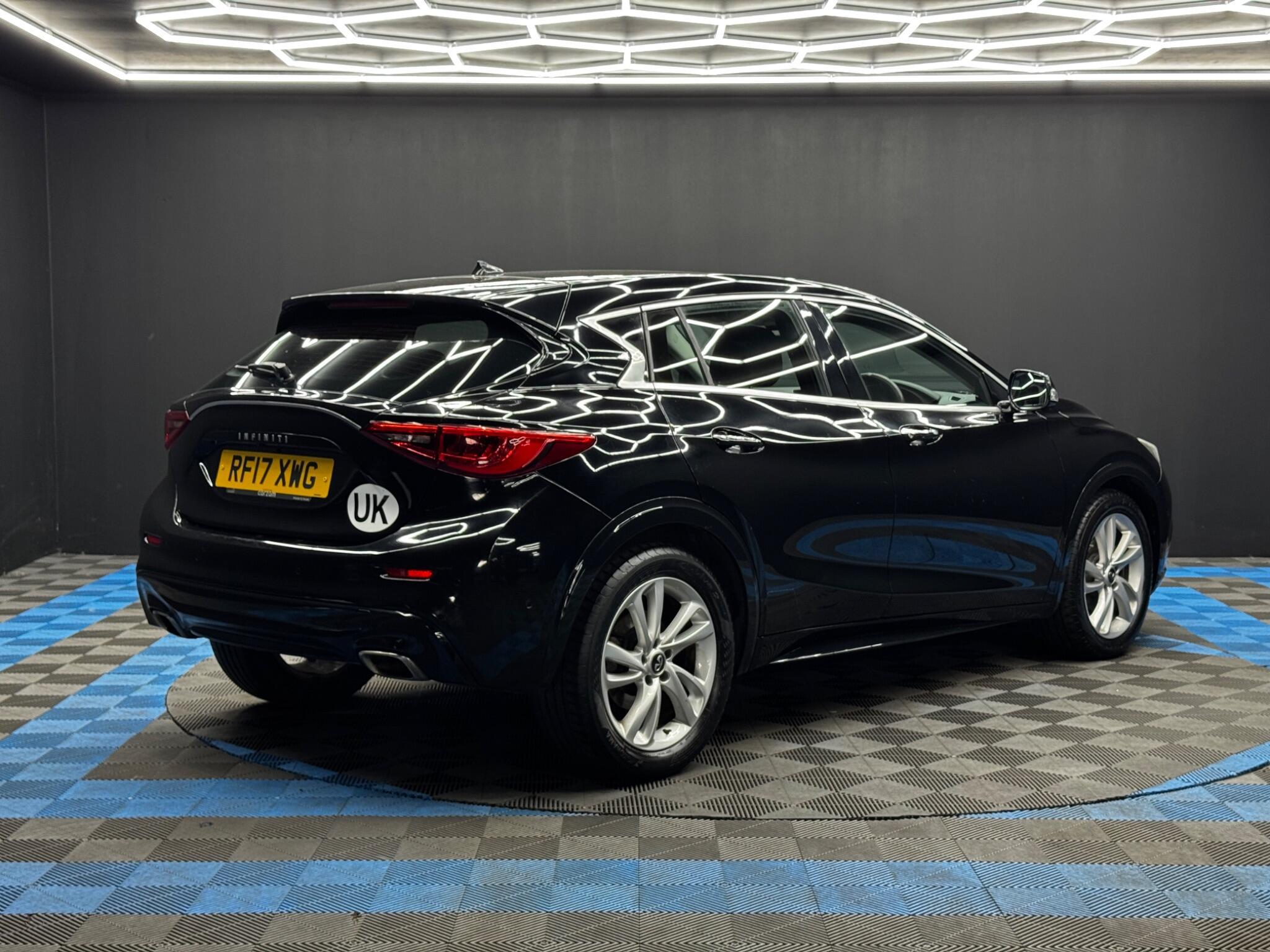 Infiniti Q30 - Image 5