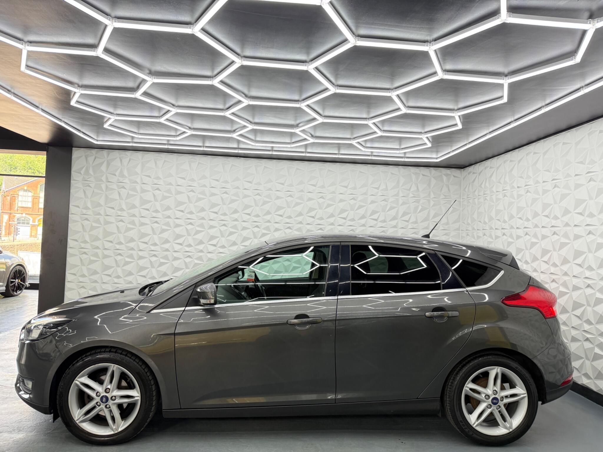 Ford Focus - Image 7