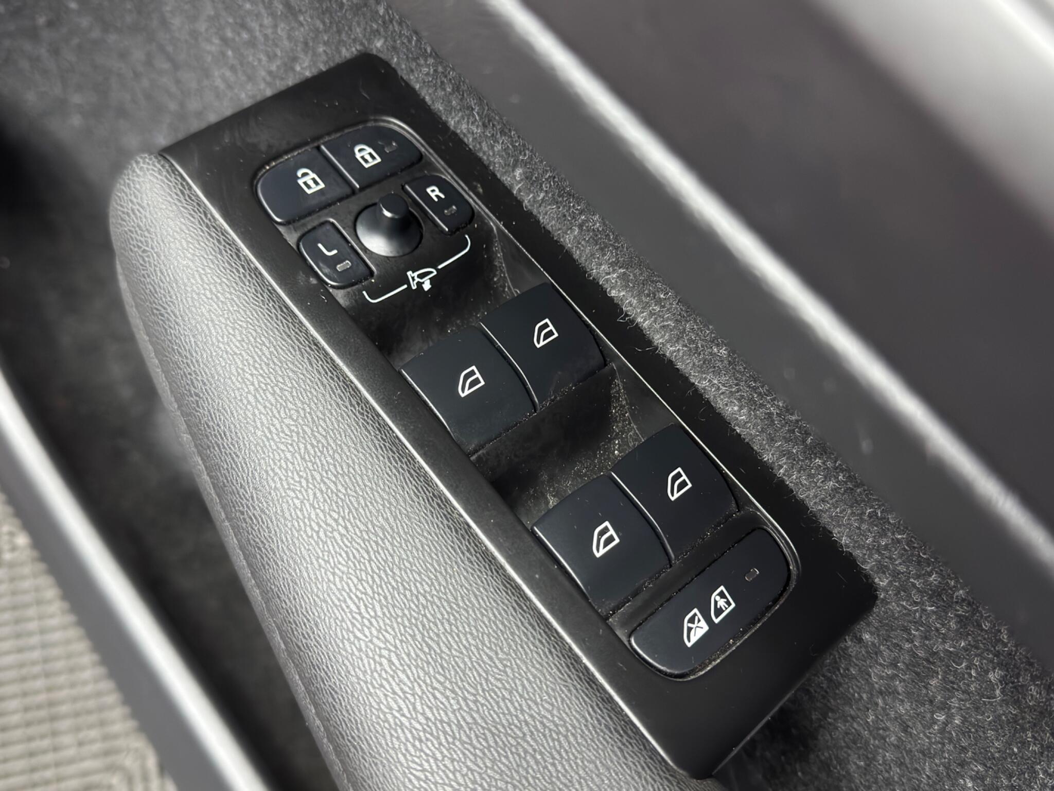 Volvo XC40 - Image 42