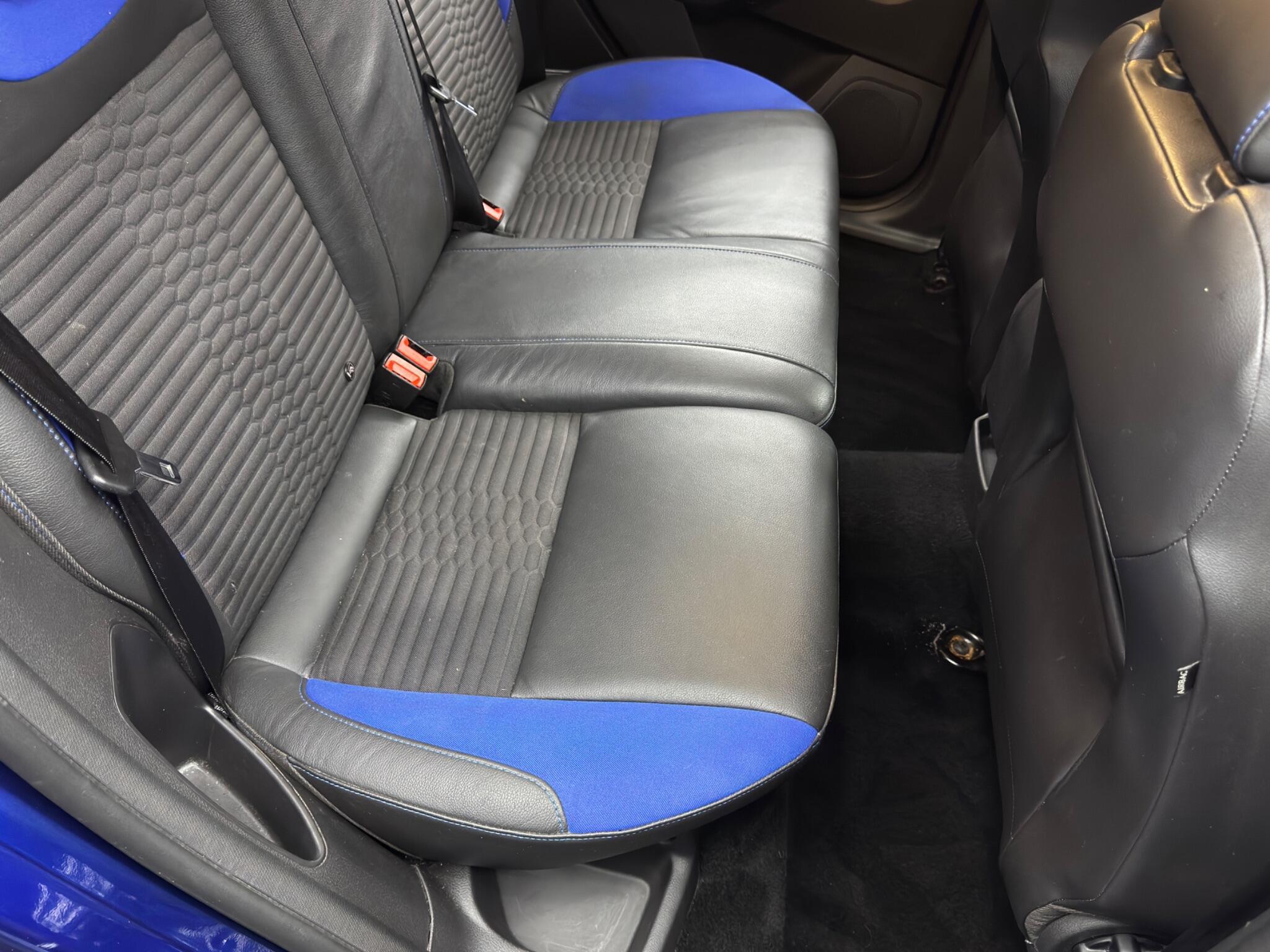 Ford Focus - Image 16