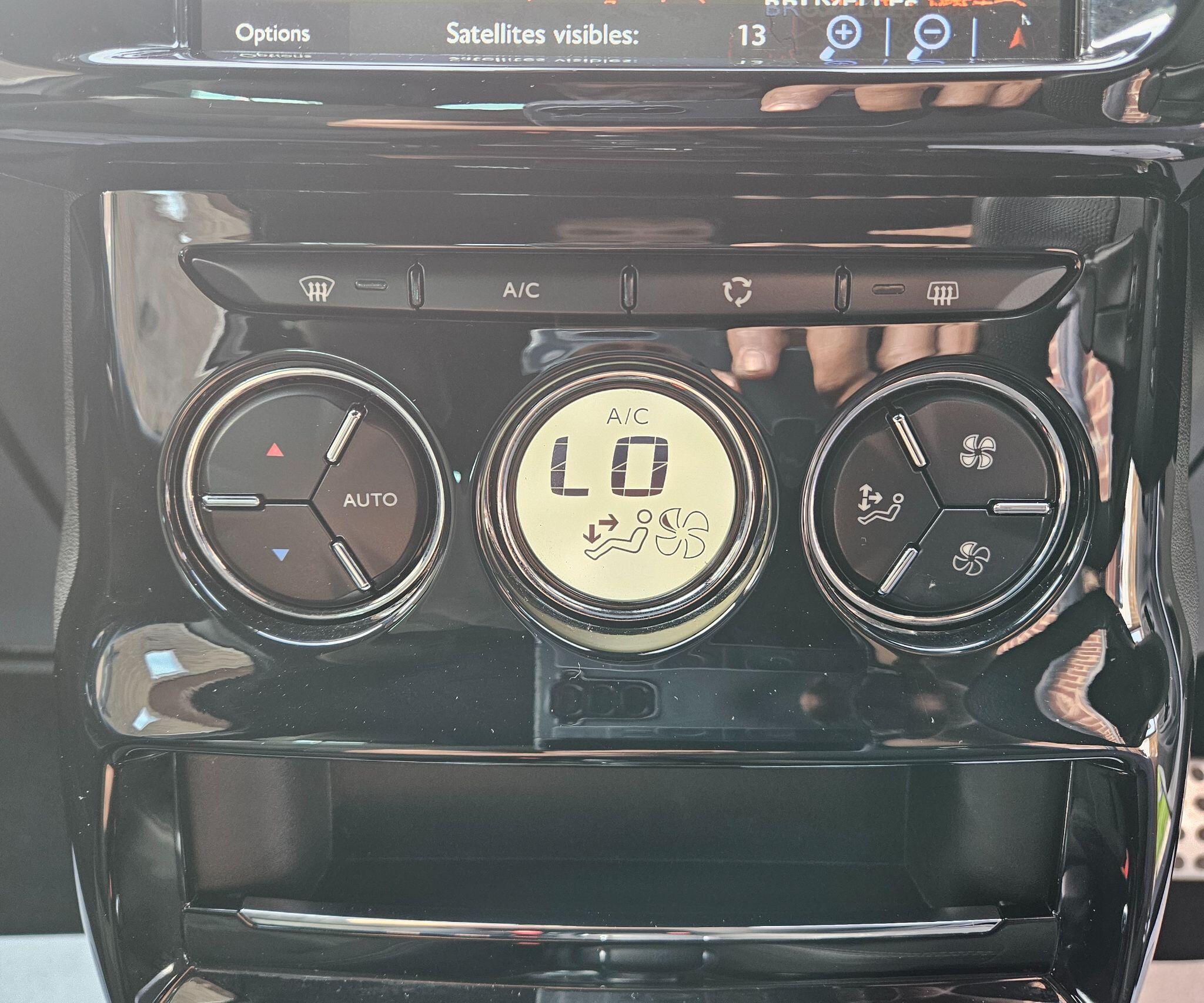 DS AUTOMOBILES DS 3 - Image 25