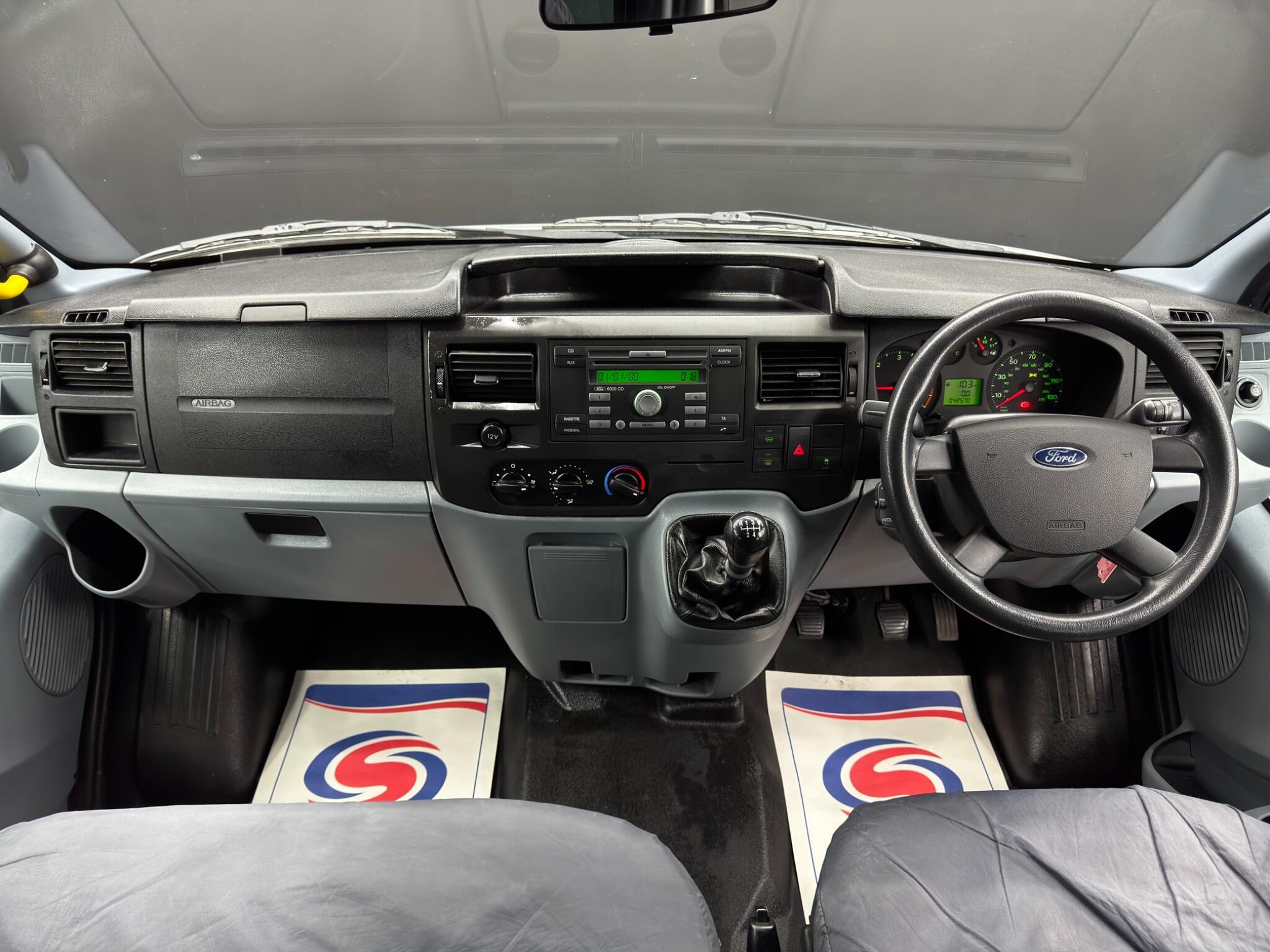 Ford Transit - Image 8