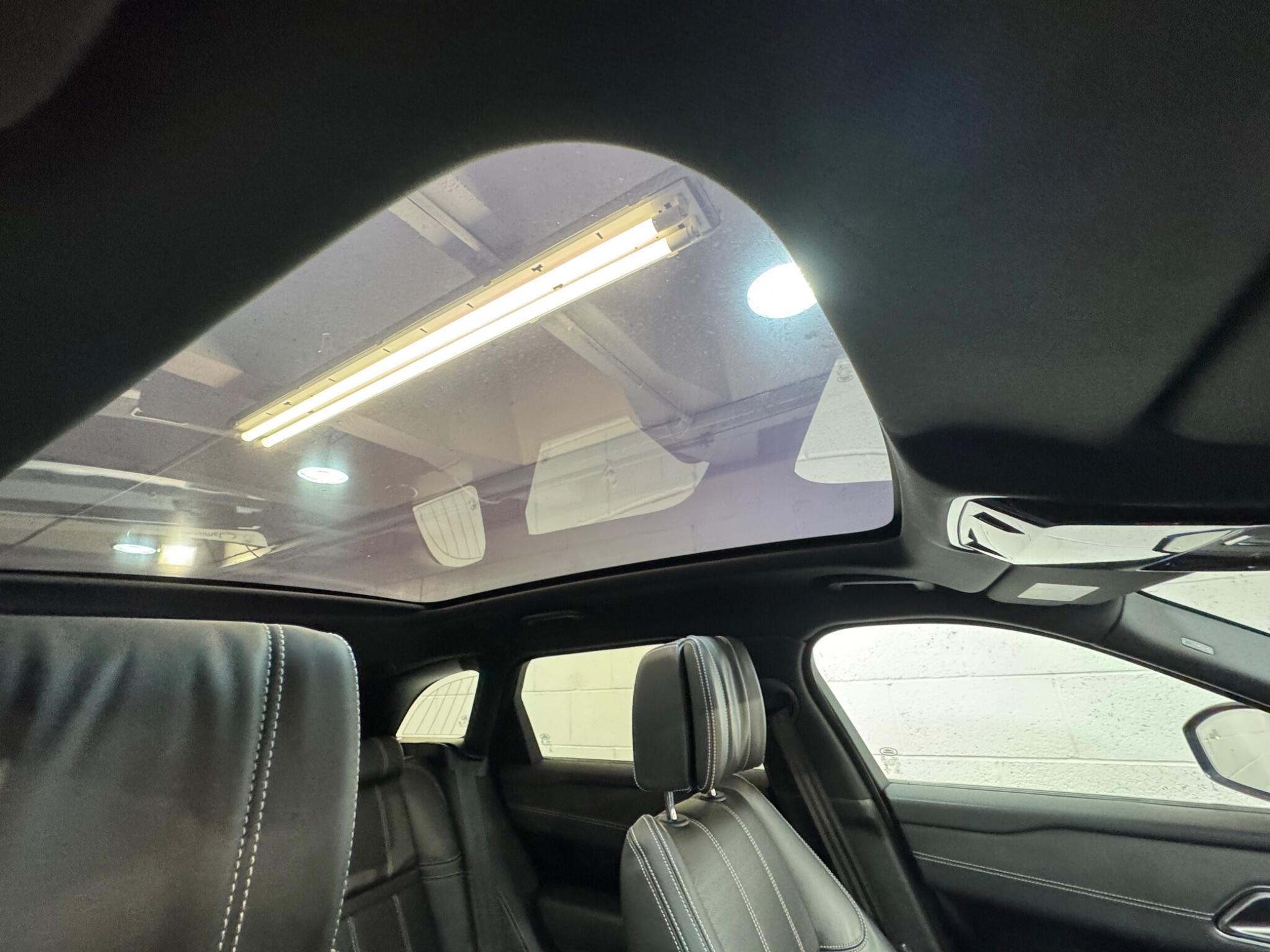 Land Rover Range Rover Velar - Image 13