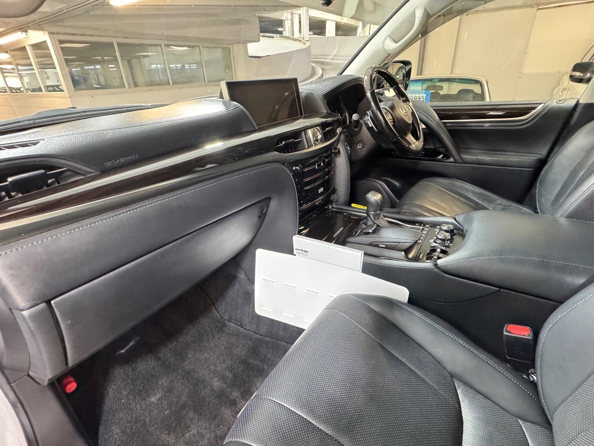 Lexus LX - Image 11