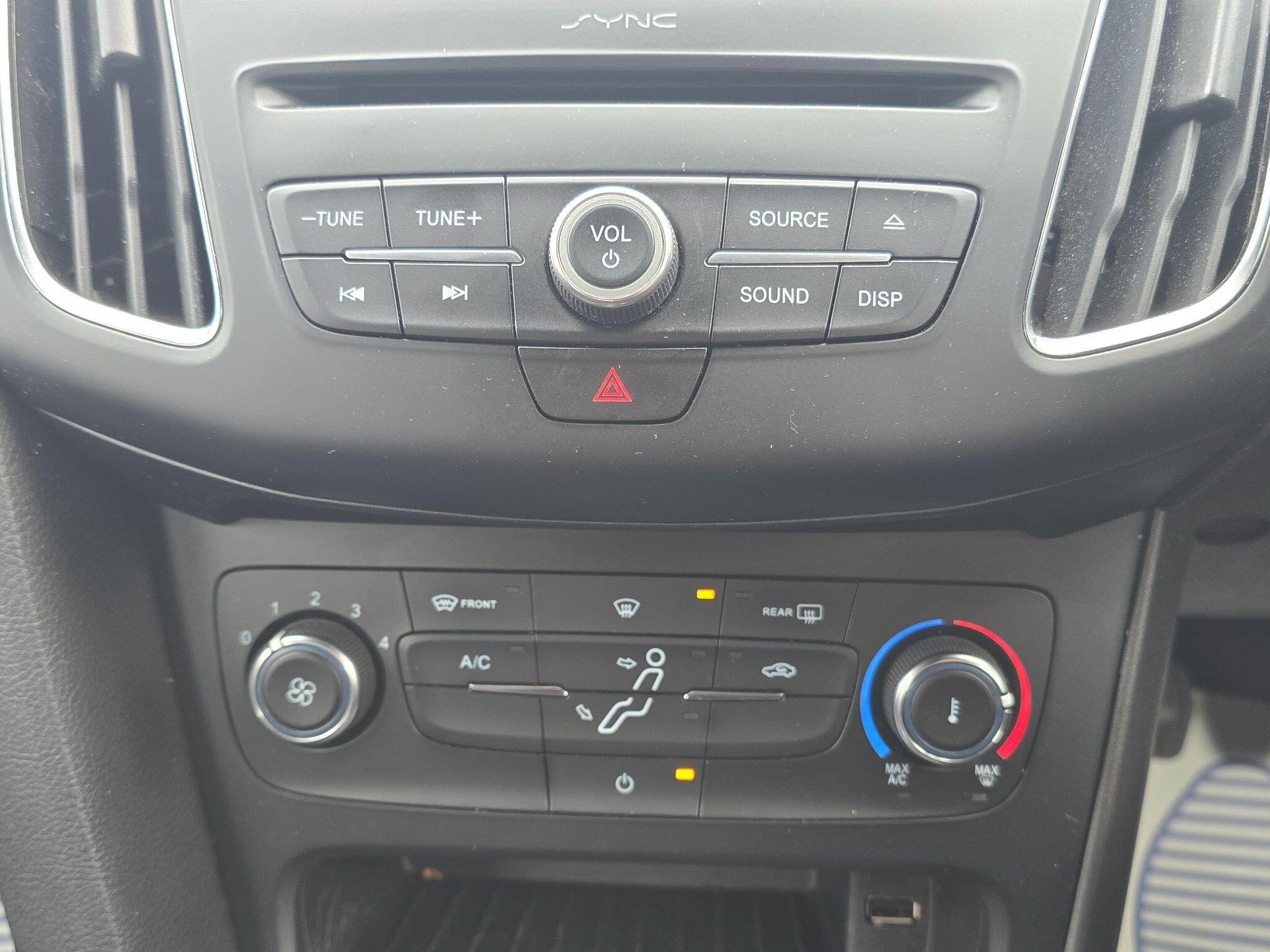 Ford Focus - Image 41