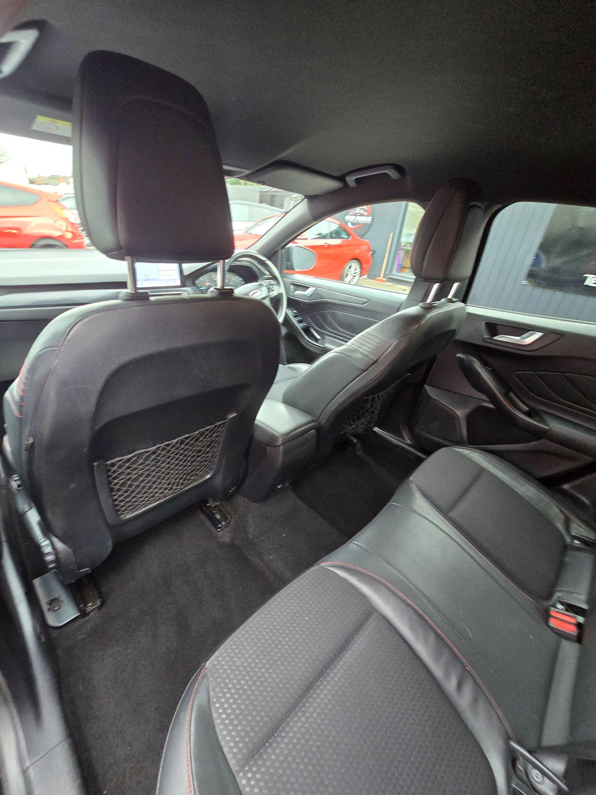 Ford Focus - Image 39