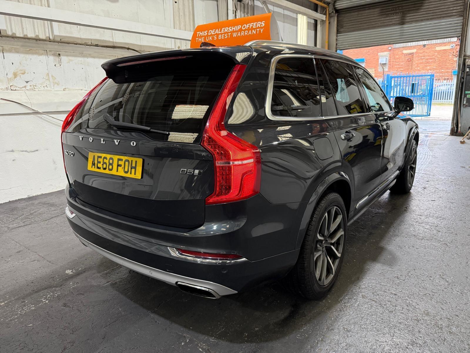 Volvo XC90 - Image 10