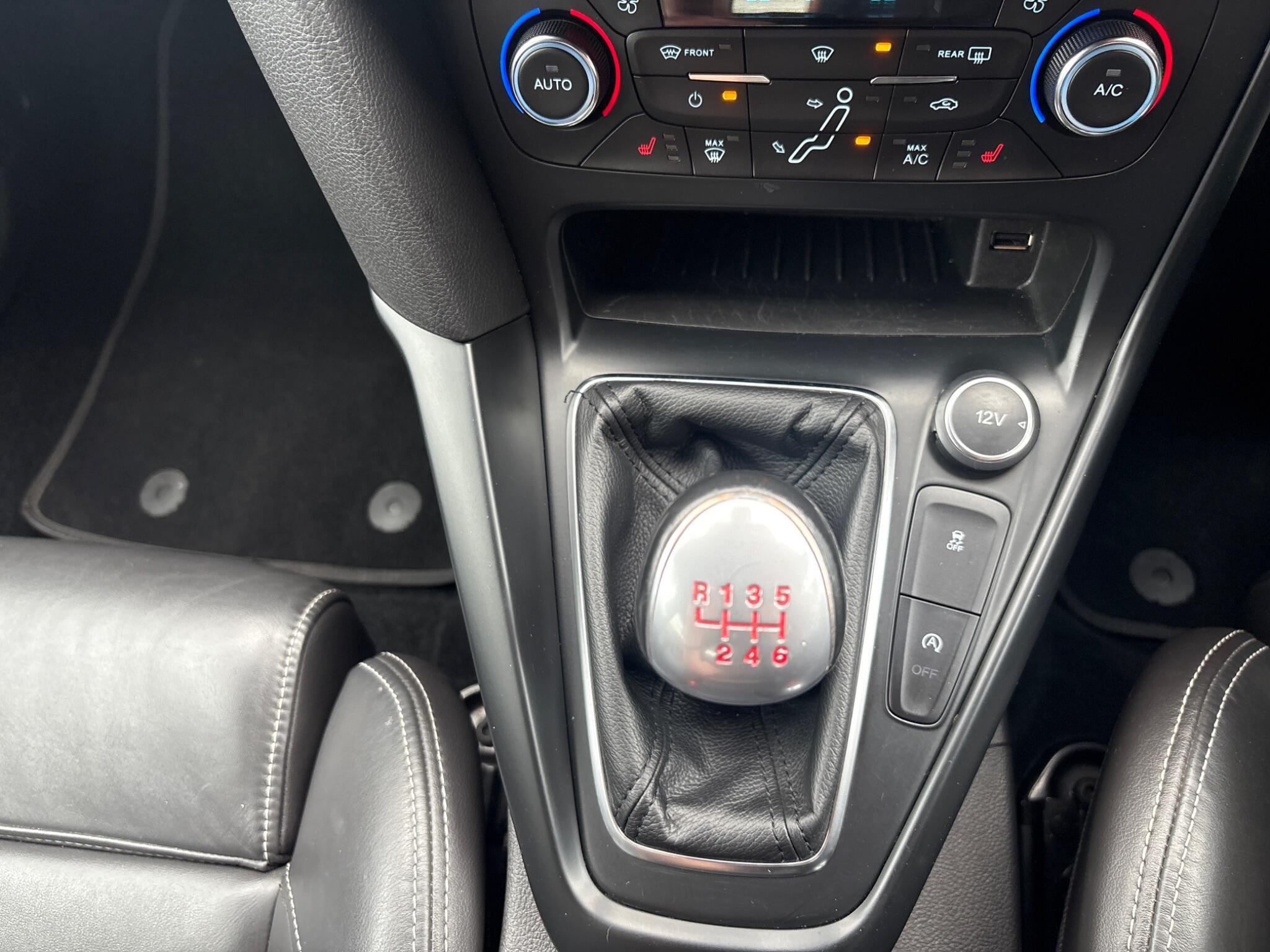 Ford Focus - Image 35